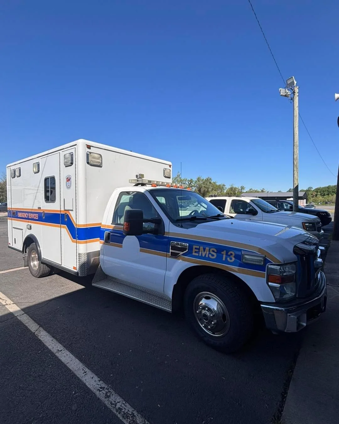 🚨 WOULD YOU RATHER: CAR EDITION 🚨
We lined up 4 solid options&hellip; but you only get the keys to ONE 🔑
A: Ambulance 🚑 
B: Hyundai Sonata 🚗 
C: Jeep Cherokee 🚙
D: Ram 1500 🛻
Pick your ride and defend it in the comments like your life depends 