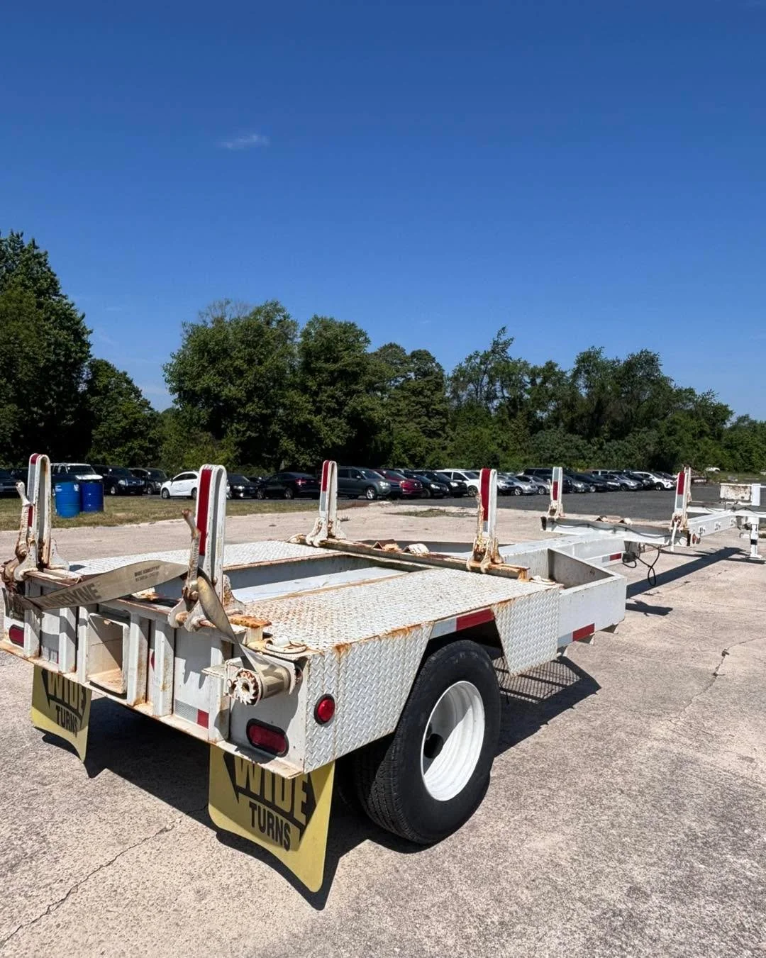 ⚡️ Delaware Electric company pole trailer headed to auction! ⚡️

Heavy-duty utility pole trailer ready to work. Built for hauling long materials, poles, pipe, conduit, and more. Pintle hitch setup with adjustable supports and commercial-grade constru