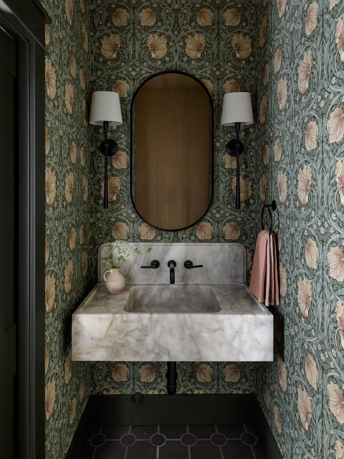 I love that the before and after are complete opposites.  The before is blank with no detail or treatments&hellip;and the after, no surface left untouched.  Color + texture + pattern. #92Mbeforeandafter 

Design: @92maple 
Build: @keen_eye_build 
Pho