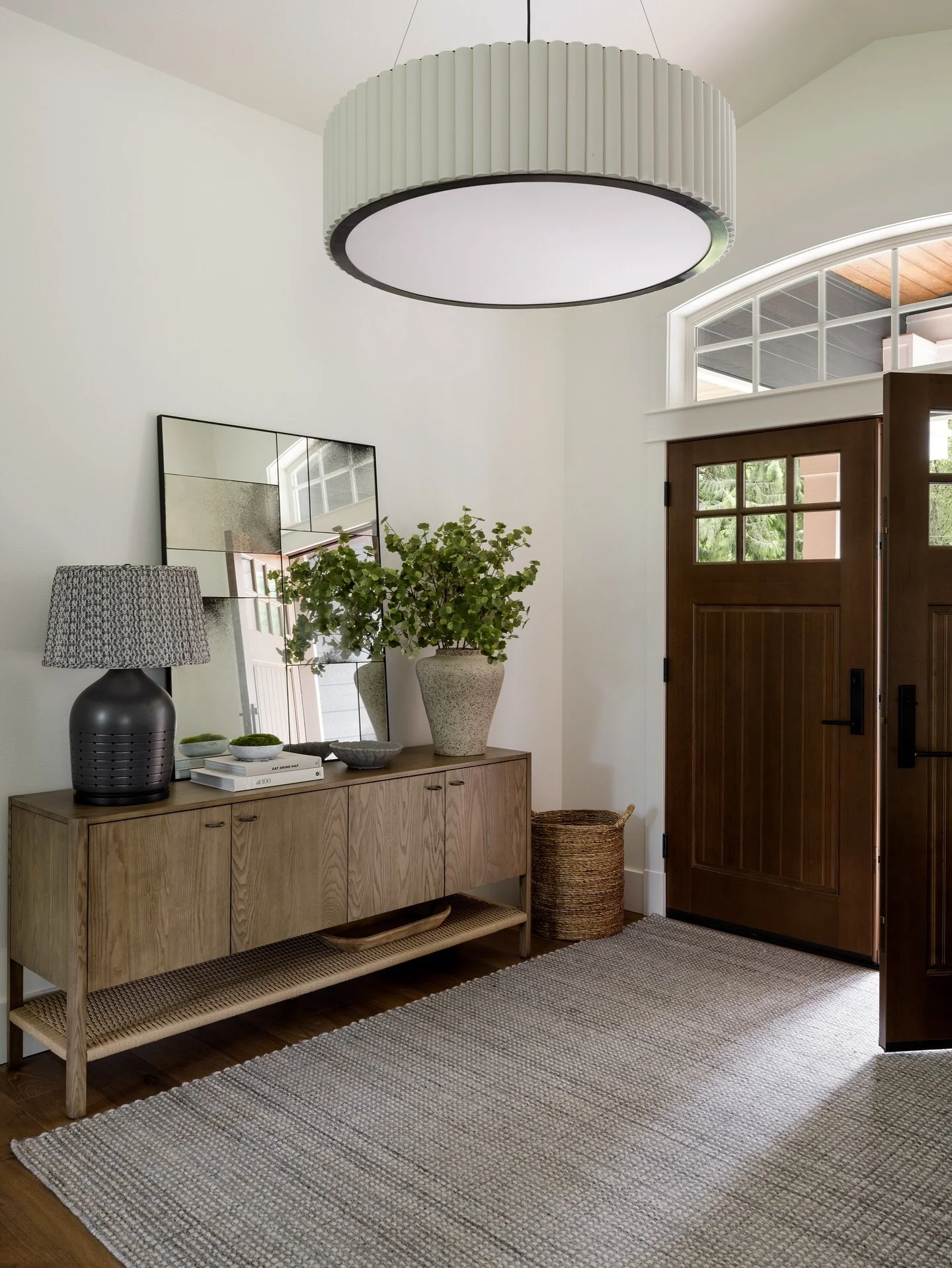 A warm entry with layered textures and colors makes the perfect spot to drop your coat as the crisp days roll in 🍂 
Design @92maple 
Photo @mirandaestes 
.
.
.
.
.
#92Mdesign #92Mkitchens #residentialdesign
#interiordesign #seattleinteriordesigner  