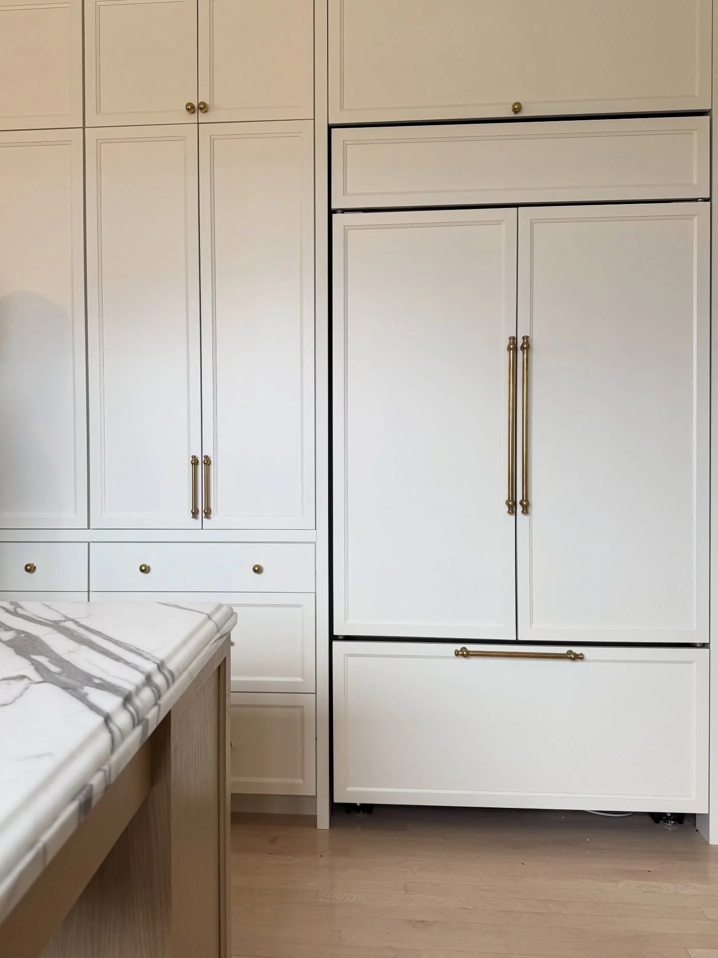 Some favorite details of a favorite that I hope will one day will get a professional shoot! #92Maple
.
.
.
.
#92Minteriors #92Mkitchens #92Mdesign
#kitchendesign #interiordesign #seattleinteriordesign #modernclassic#seattleluxurydesigner #renovation 