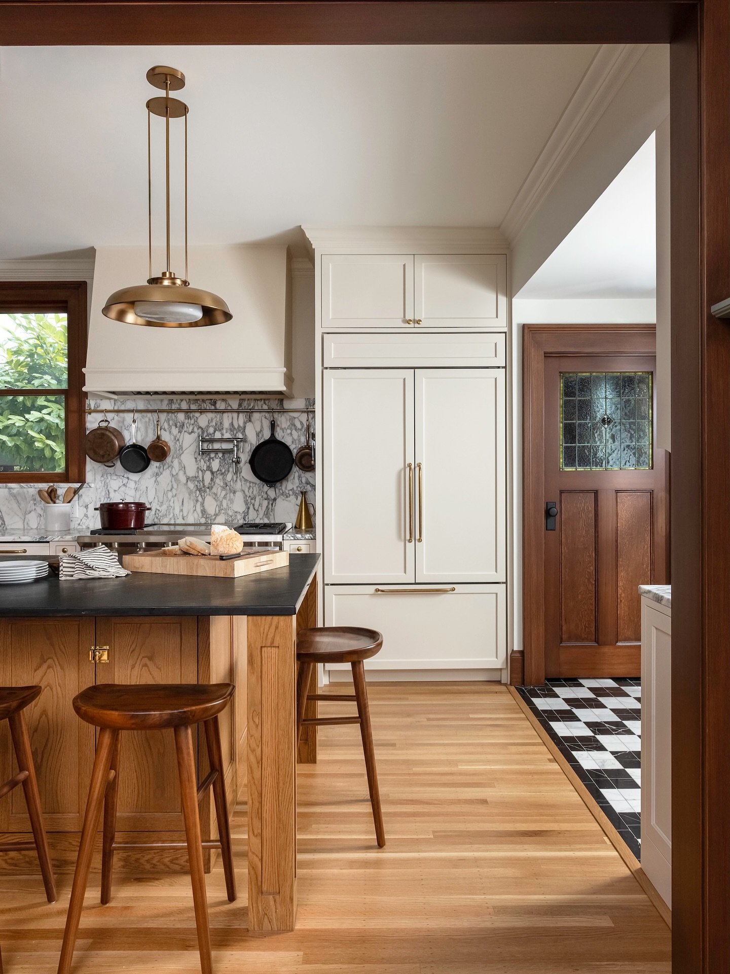 Love the graphic pop that the client chose for this back entry and beverage area.  It plays perfectly off that refinished original stain glass door. Can&rsquo;t wait to share what&rsquo;s behind! 
Design @92maple 
Build @bevel_builds 
Photo @sumairaa
