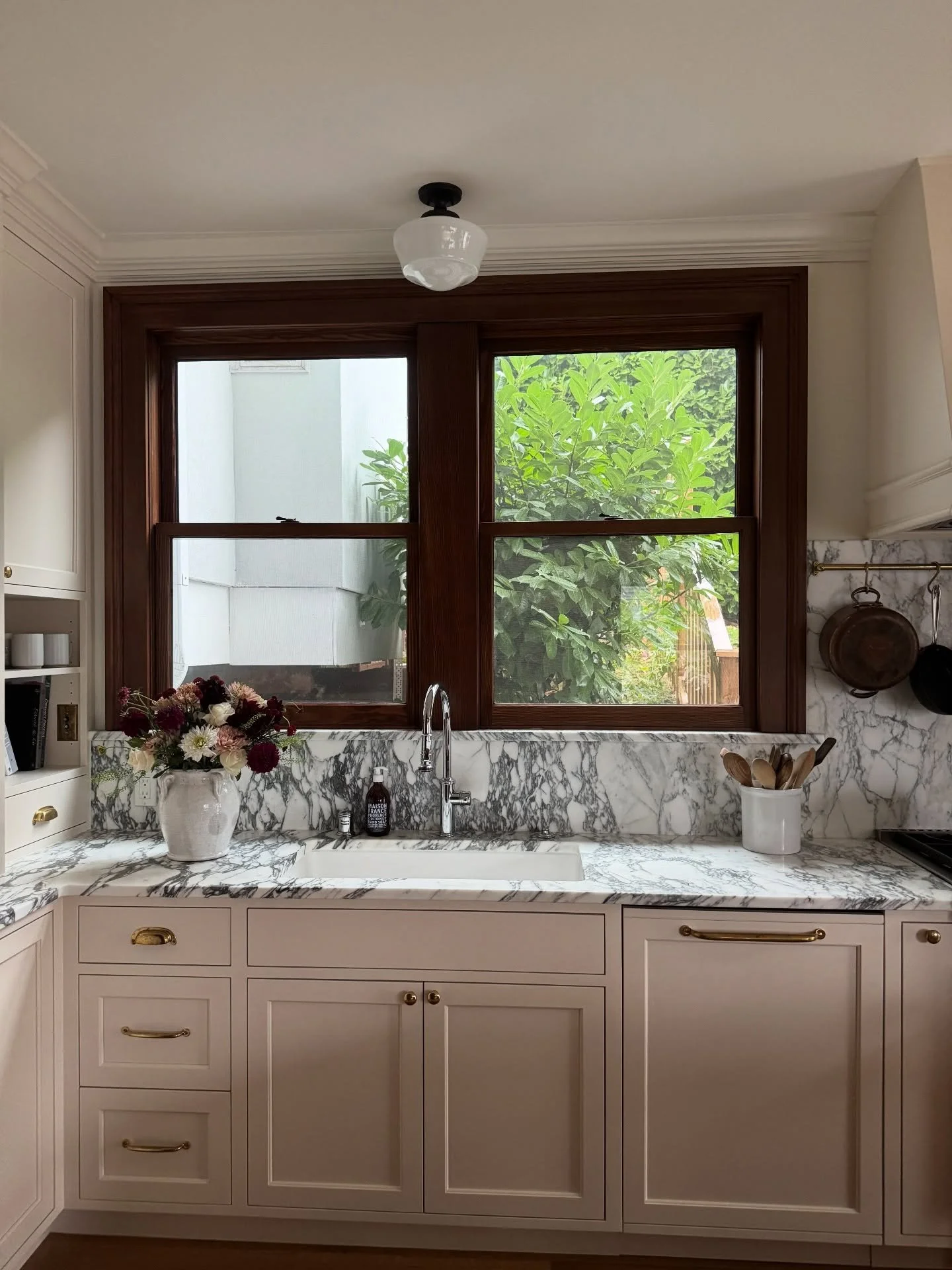 Monday reset, made easier with a warm kitchen 
Design @92maple 
Build @bevel_builds