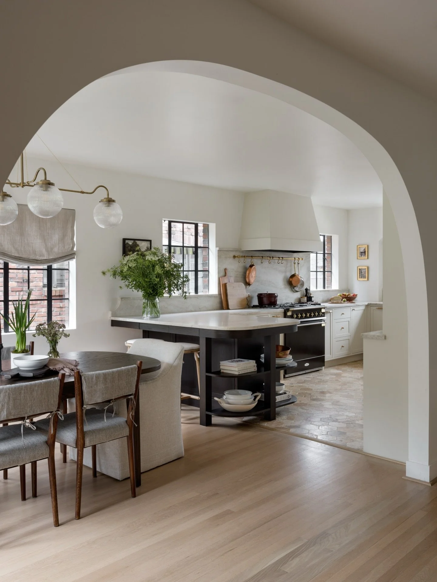 Calm spaces, natural materials, and good craftsmanship will always age well. 

Design: @92maple 
Build: @bevel_builds 
Photo: @mirandaestes 
.
.
.
.
#92Minteriors #92Mkitchens #92Mdesign
#kitchendesign #interiordesign #seattleinteriordesign #moderncl