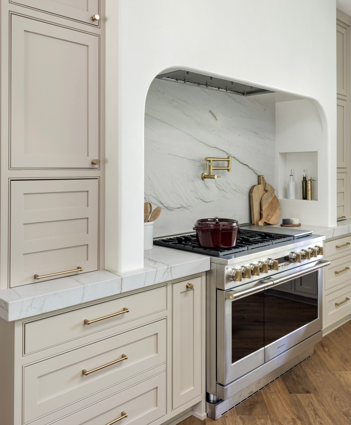 Nothing forced. Just a kitchen designed to function well, feel calm, and age gracefully.

Design @92maple 
Build @keen_eye_build 
Photo @mirandaestes 
.
.
.
#92Minteriors #92Mkitchens #92Mdesign
#kitchendesign #interiordesign #seattleinteriordesign #
