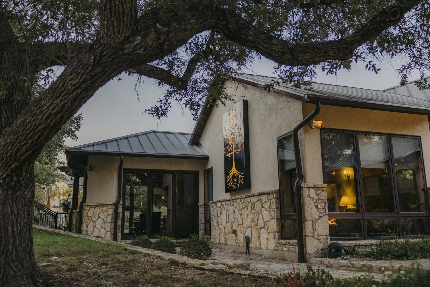 Nyumba - Texas Ranch Style Home with African Design in Dripping Springs