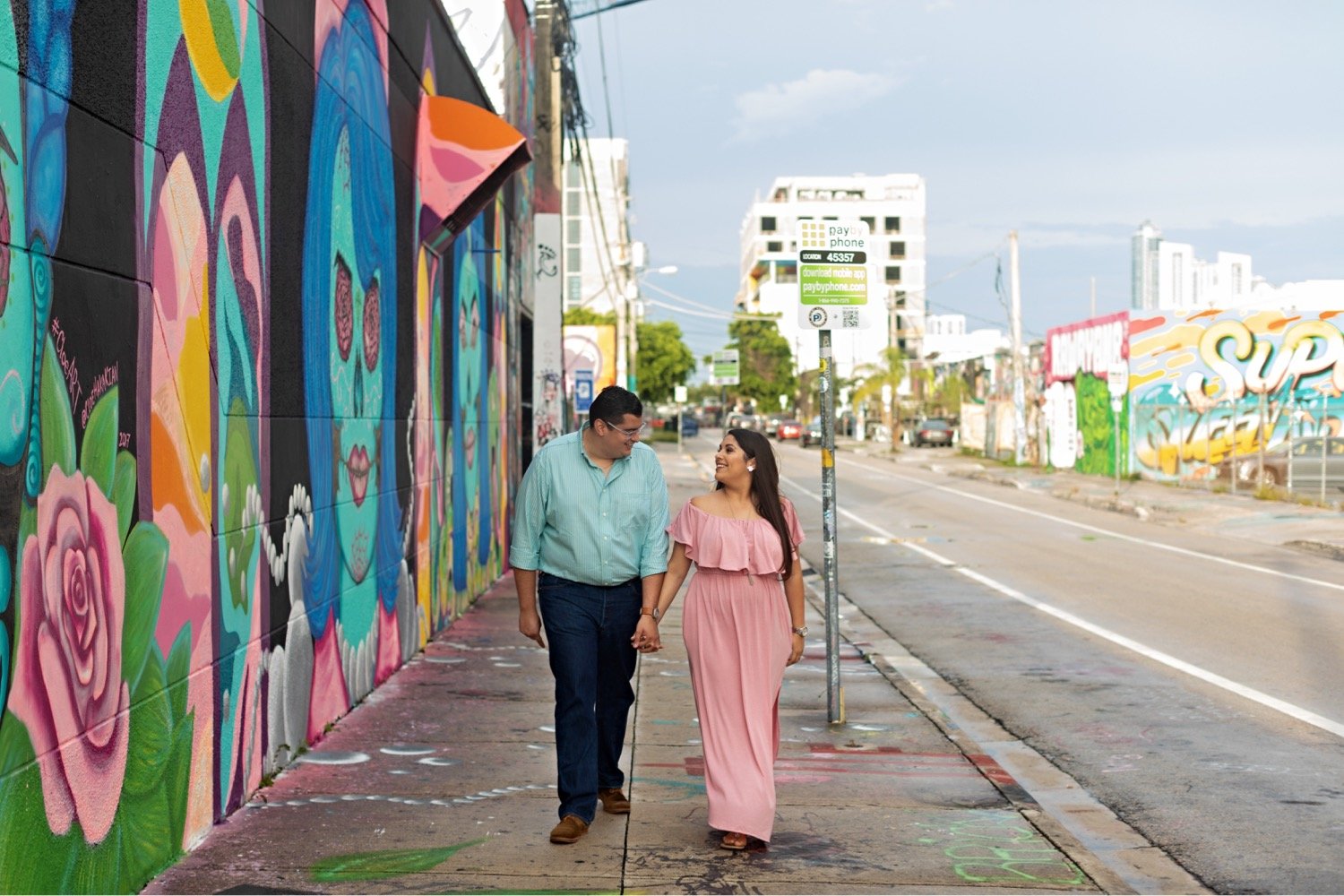 05_Wynwood-Walls-Engagement-Session-Miami-Engagement-Photographer_6454_posing_during_couple_in_walls_engagement_wynwood_hispanic_a_session_Mural_thier_of_front_Miami_photographer.jpg