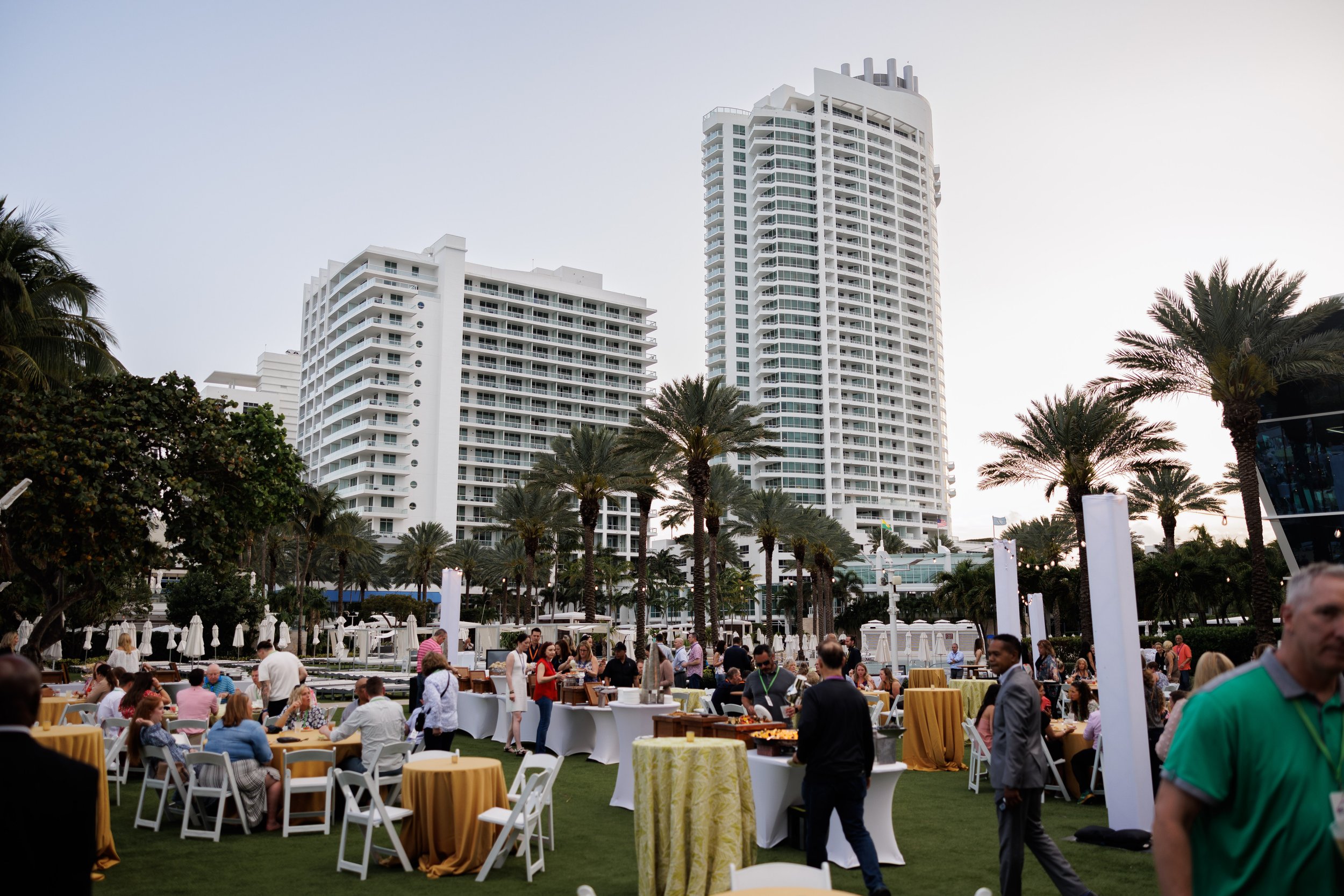 Fontainebleau-Miami-Beach-Corporate-Event-Photographer-33596.jpg