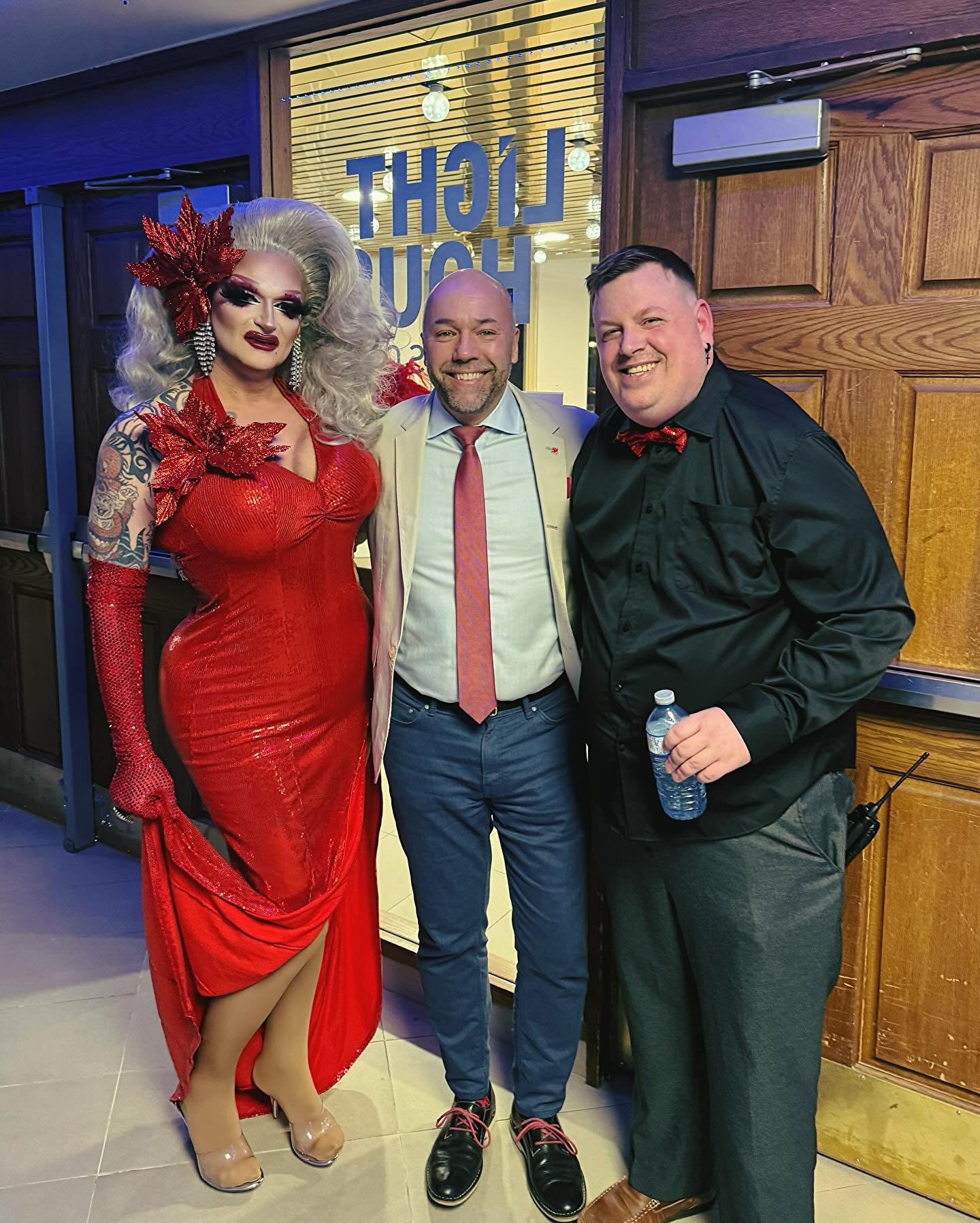 A night out in support of @acnshfx! The Red Gala is a fundraiser for their important work &amp; programs that the AIDS coalition have been delivering for 3 decades now. Thank you for all you do!🧣&hearts;️