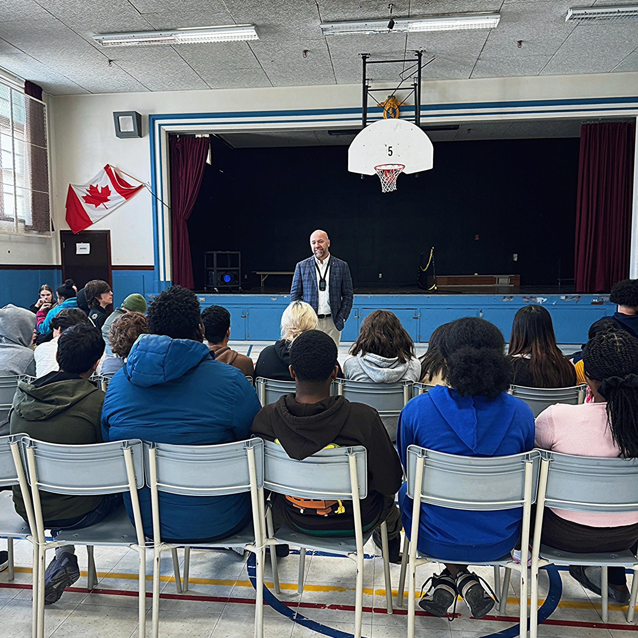 Thank you to the ninth graders at Highland Park Junior High for the discussion about Canadian politics today. Lots of great questions across a range of issues. Stay engaged and keep making your voices heard! @civix_canada @hrce_ns