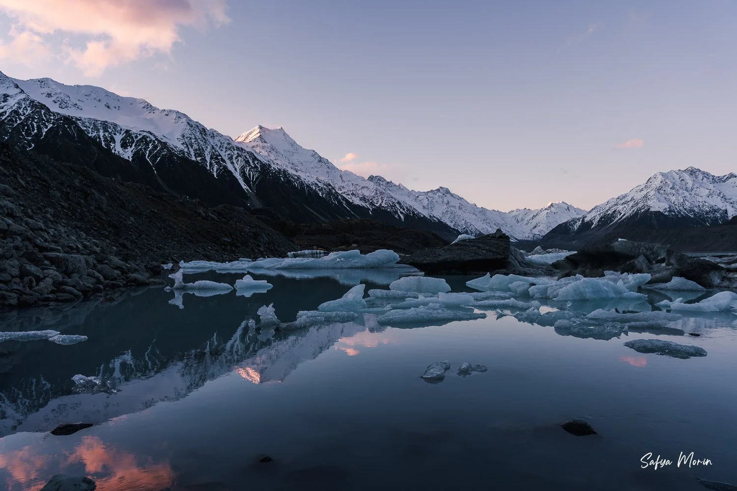 Mount Cook national park tasman lake.jpg
