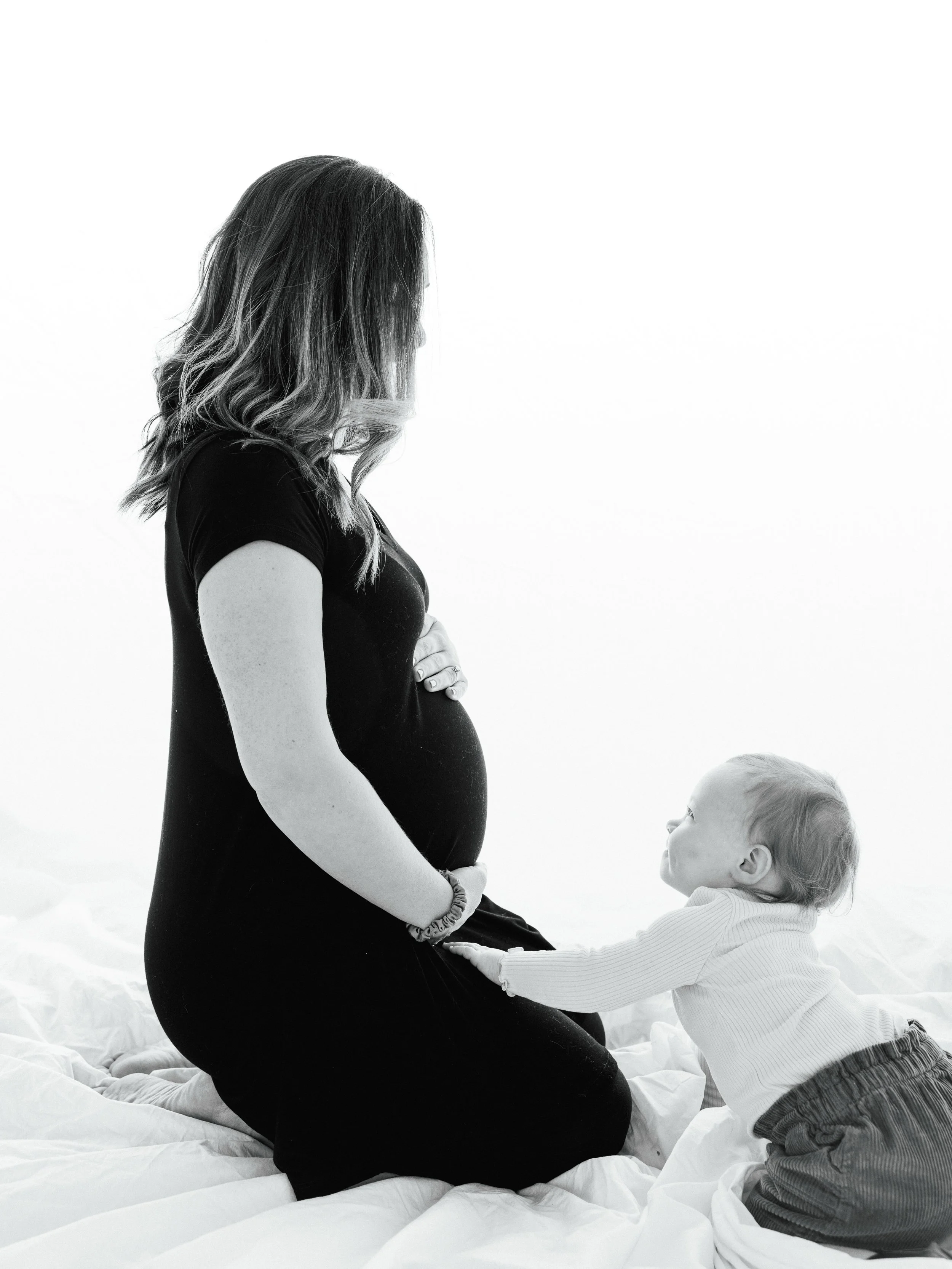 ERINANDJOSHMATERNITYFAMILY2022_009-2.jpg