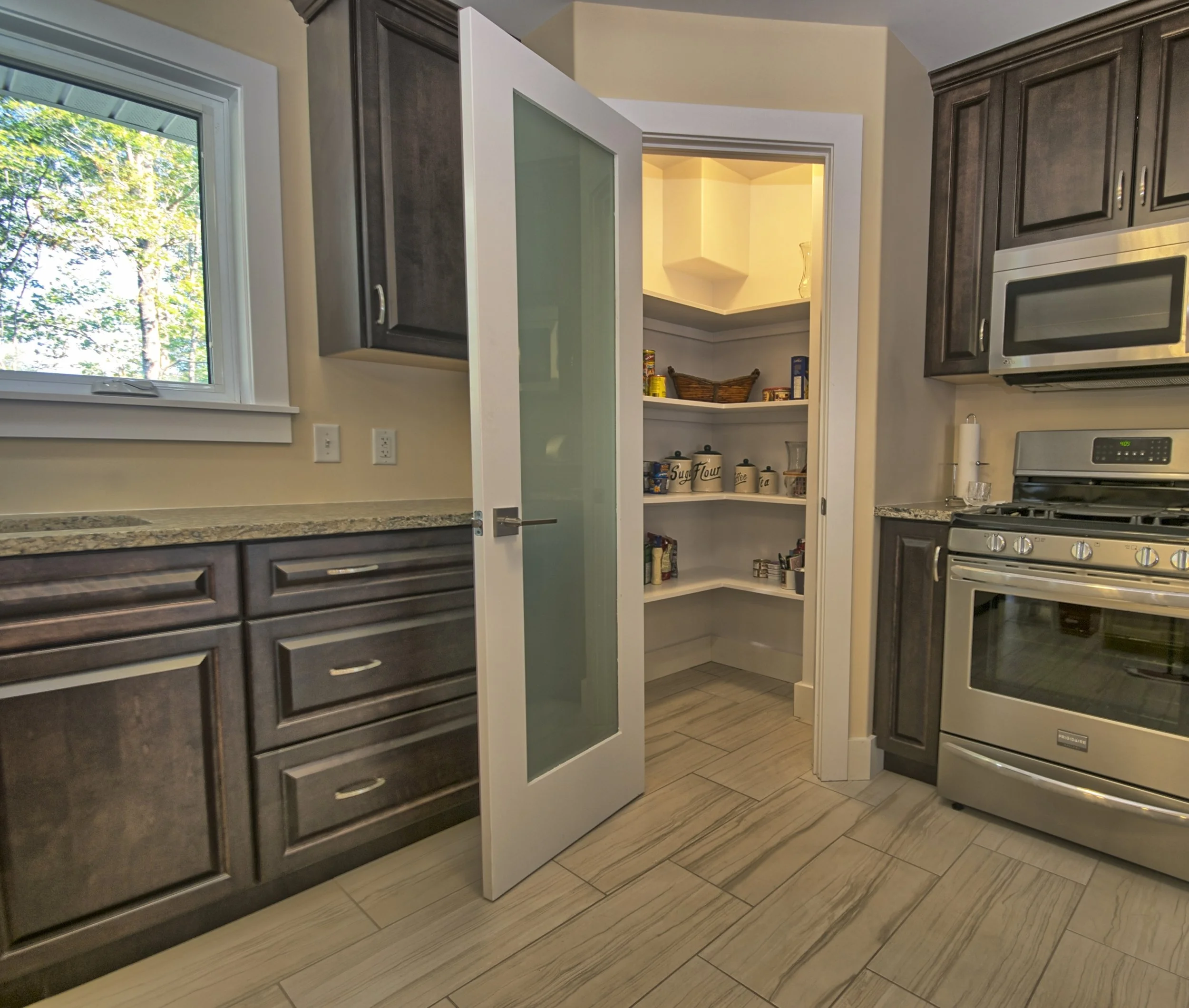 Pantry 1.jpg