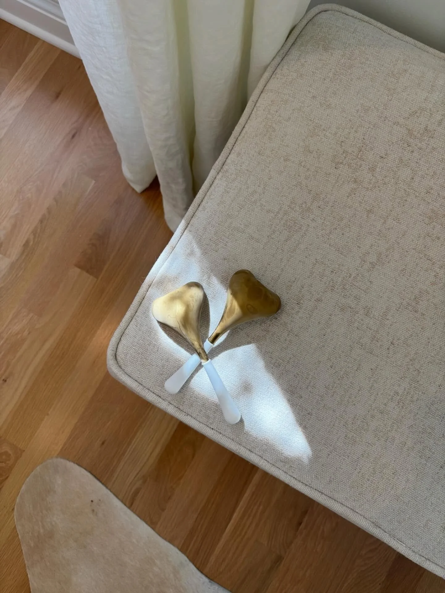 Tools that ask your skin to slow down.

Our sculpting spoons melt tension, guide lymph, and bring the kind of glow that only comes
from intentional touch.

Book your next facial by sending us a DM.