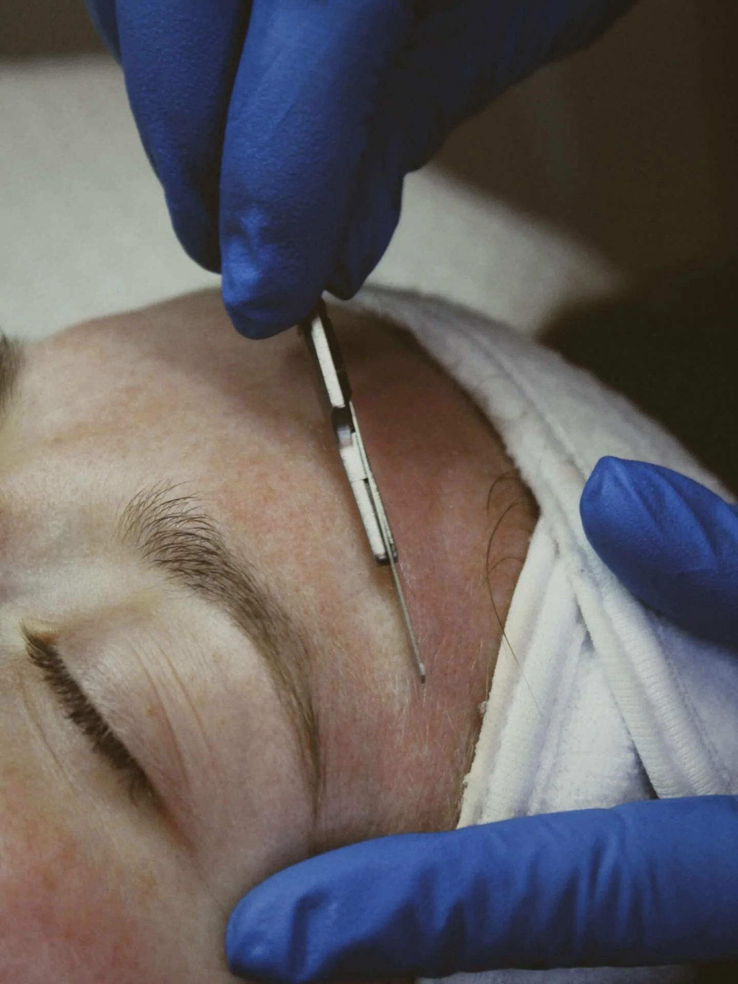 Fresh skin, no fuss. Dermaplaning removes the extra layer of dead skin and peach fuzz so your skin feels soft, smooth, and ready to glow. 

DM us to book your next appointment.