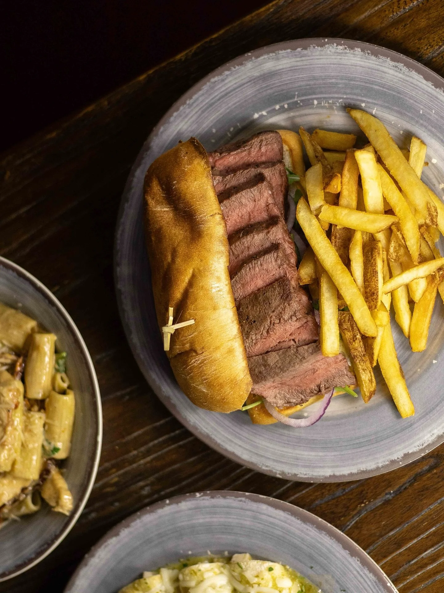 Try our Sandwich of the Month, available all month long at the Yankee! 🥪

🥩 STEAK SANDWICH
Arugula &bull; Onion &bull; Horseradish Cream Sauce &bull; Ciabatta &bull; Choice of Side