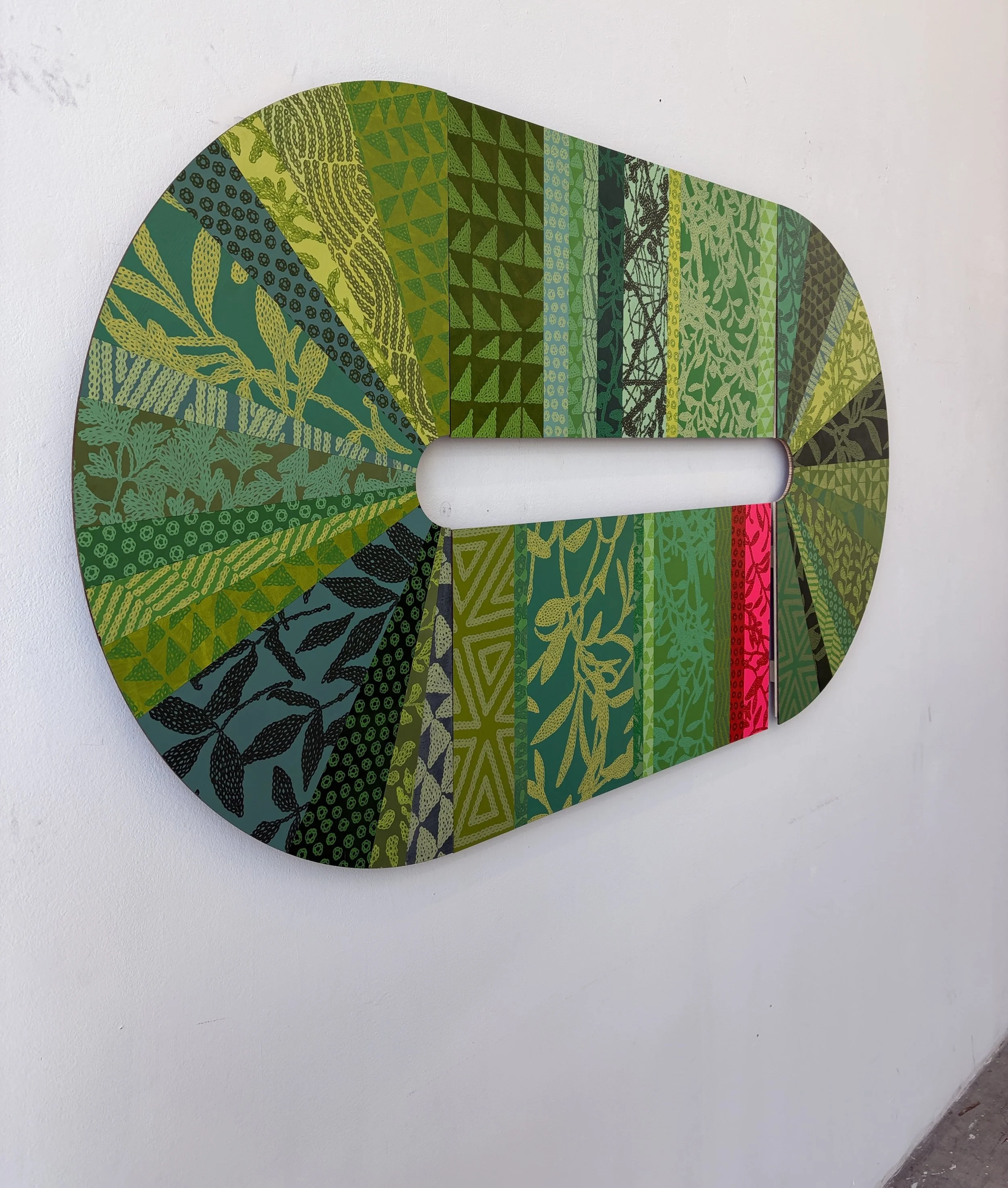 Alternative configuration - small oval, interrupted
