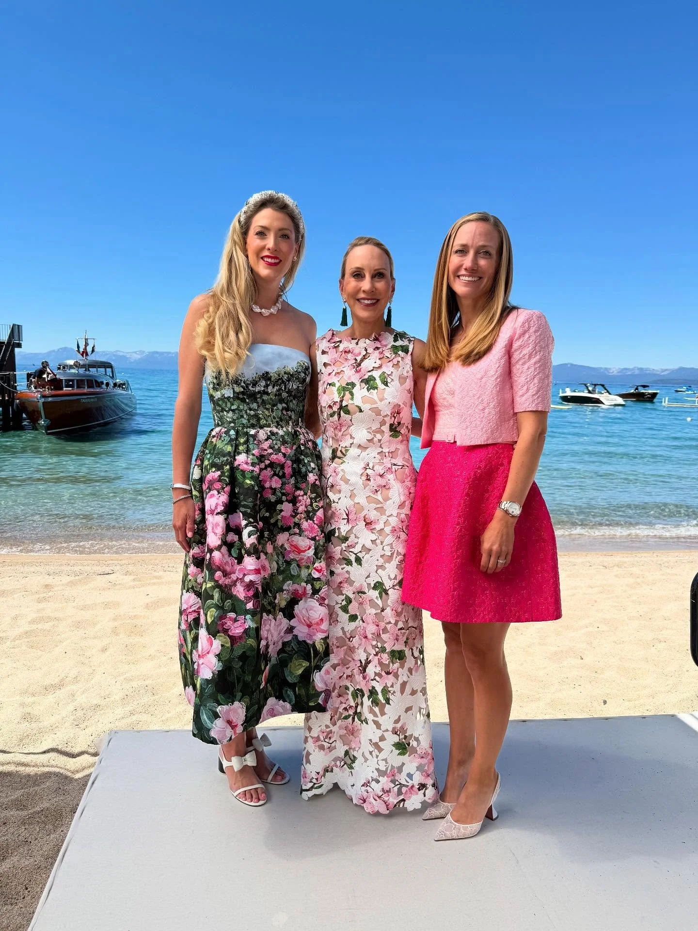 The @oscardelarenta Lake Tahoe Fashion Show never disappoints! Grateful for beautiful fashion, a spectacular setting and great company! ✨#odlr #oscardelarenta