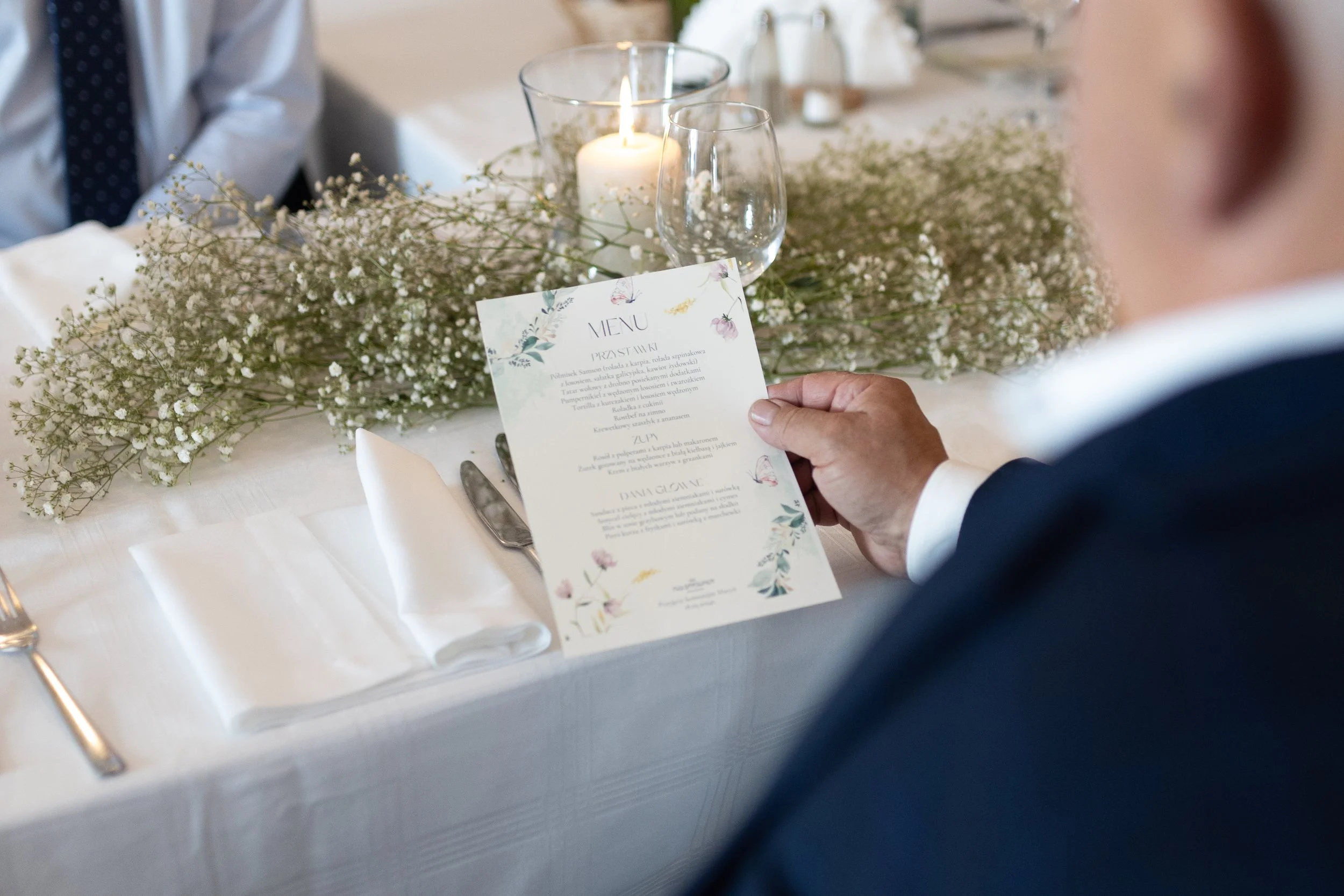 Tradycja, która łączy pokolenia. Jak zorganizować niezapomniane przyjęcie z okazji chrztu w Warszawie?