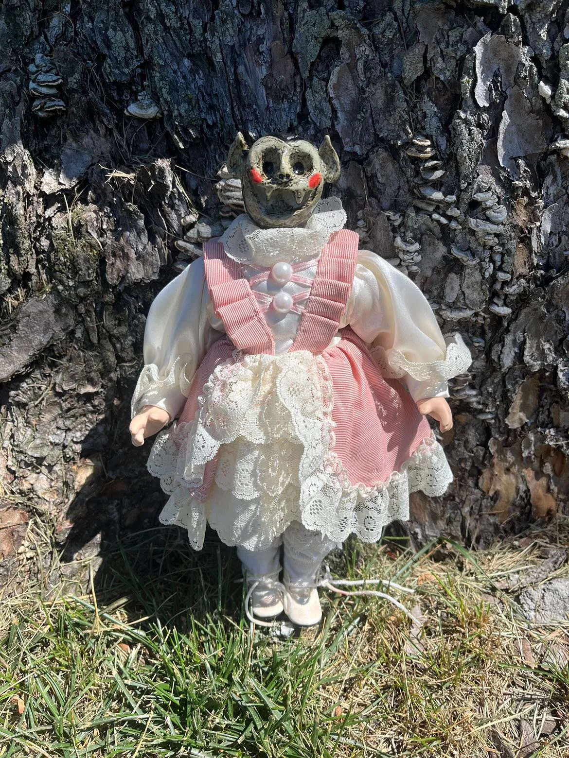 Ellen Rose - Once, there was a young girl named Ellen Rose who loved horror movies and dreamed of becoming a theater actress. Her favorite film was Dracula, and she adored the all classic black-and-white horror films. Ellen Rose was passionate about 