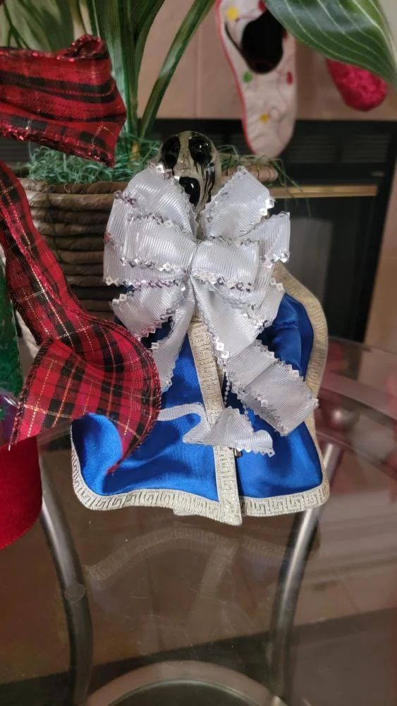 Dagmar - Freya lived in Hollow Gourd, a town that loved pumpkins and folk songs. But Freya’s heart belonged to Norwegian metal. She dreamed of sharing it with the town, but no one understood.

One evening, while wandering a dark tunnel, Freya tripped