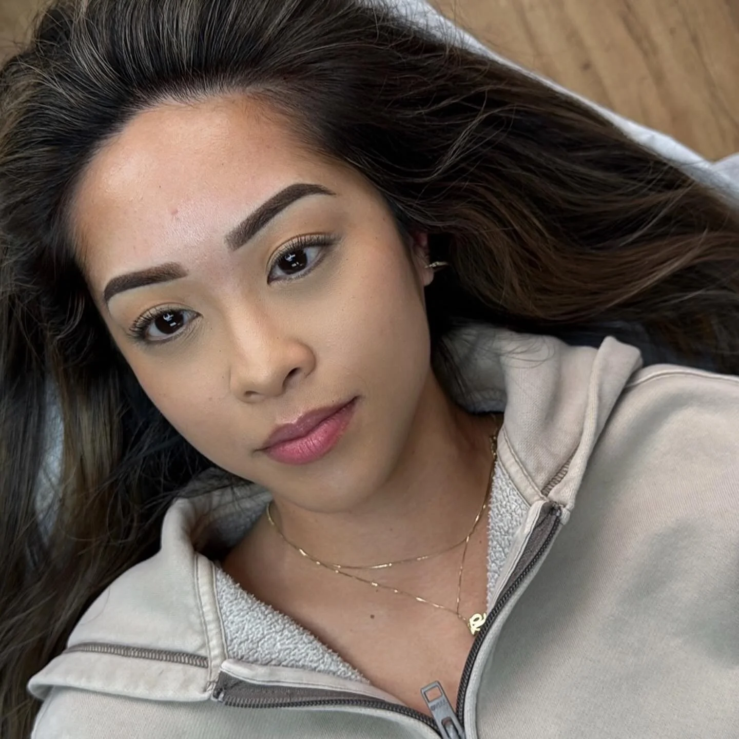 Not all brows are meant for microblading.
If your skin won&rsquo;t retain strokes, powder brows are the solution.
They&rsquo;re ideal for correcting old work and creating a soft, long-lasting result.
For heavily saturated brows, removal may be the fi