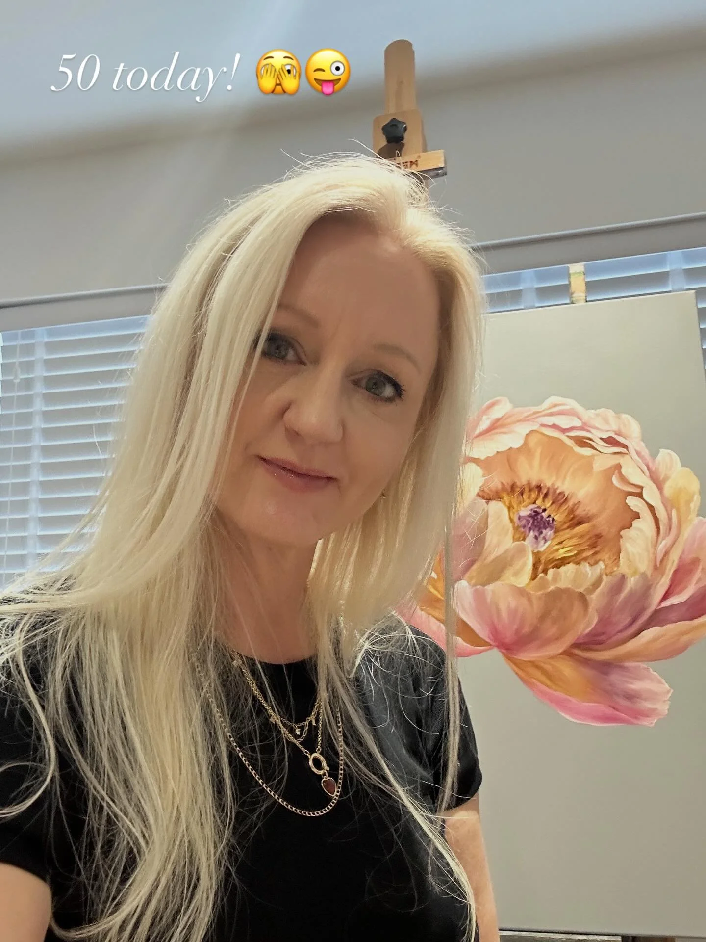 Birthday celebrations in the studio today 🥳 Music, chocolate, and a blank canvas 👩&zwj;🎨 

So turning 50 is kinda amazing! Not sure I will ever act my age though 😝 &hellip;but I feel great and love that I can celebrate this with my family in my o