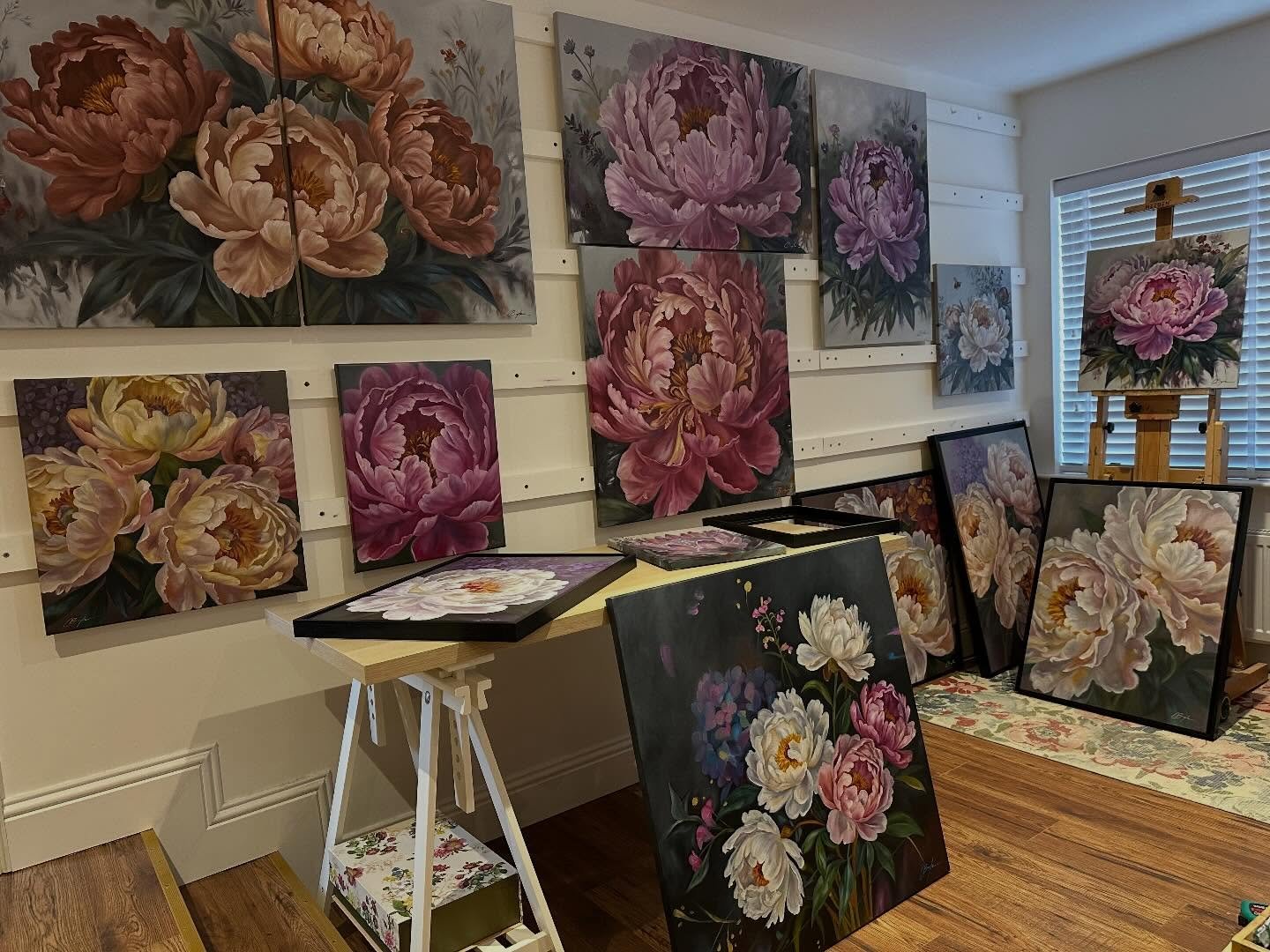 My studio is filled with flowers 🌺🥰

Getting organised for a new exhibition @glasgowgallery next month, titled &ldquo;Stone &amp; Bloom&rdquo; ☺️

#scottishart #paintingblooms #artstudio #lovetopaint #peonies