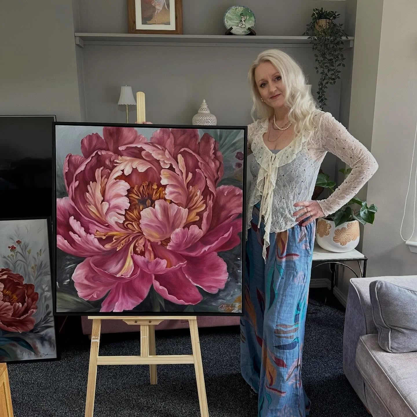 Exploring a quieter, more intimate side of nature that, through colour, shape and form, can connect with human emotion - tenderness, longing, comfort and presence 🌺💕😍

&ldquo;Still, I open&rdquo; - oil on canvas 
80 x 80cm

Available soon 

#paint
