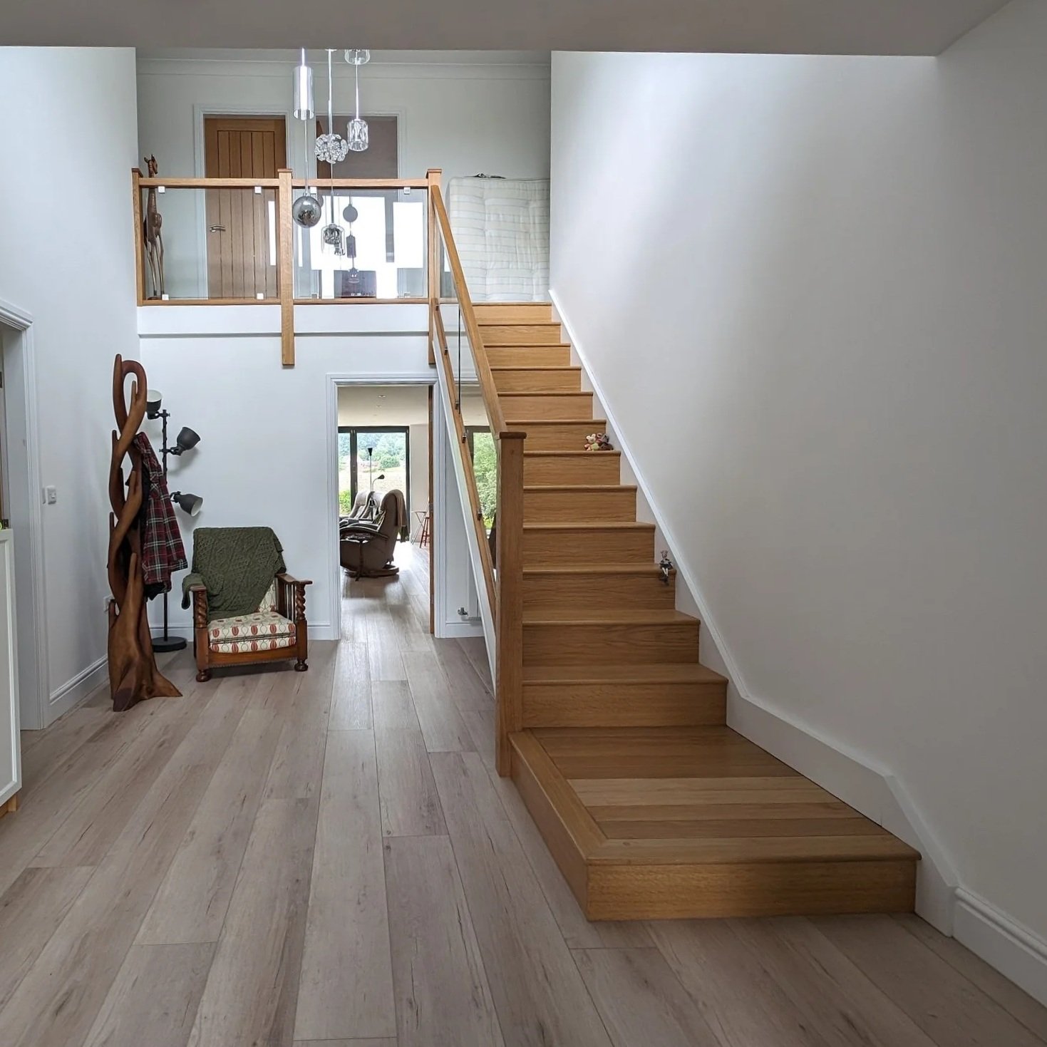 NEW HALLWAY / STAIRCASE