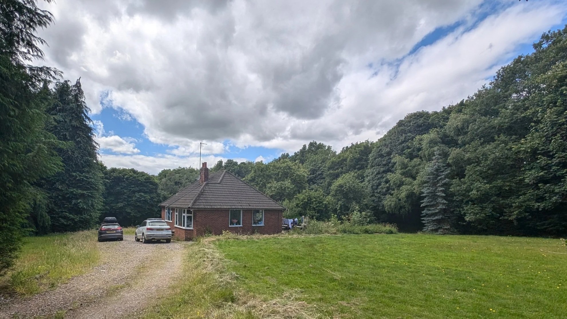 The original 1970s bungalow in Sutton Spring Woods, Chesterfield prior to the architectural transformation by MAD Architects