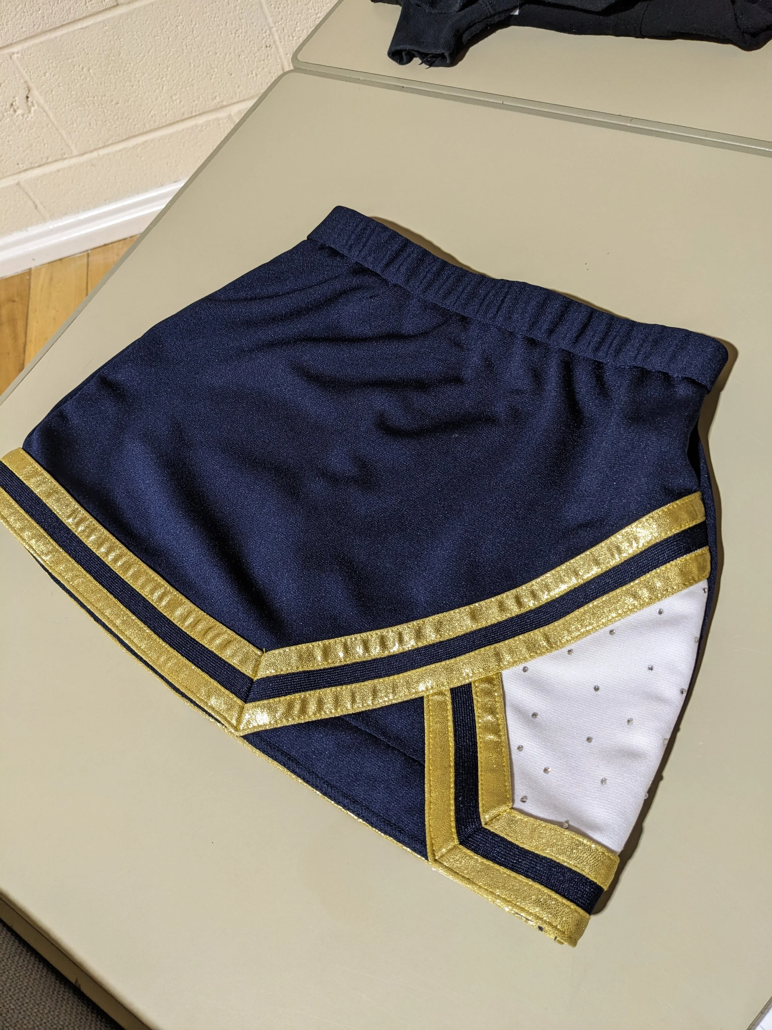 Cheer Skirt (third hand, faded) - Y16 - £10