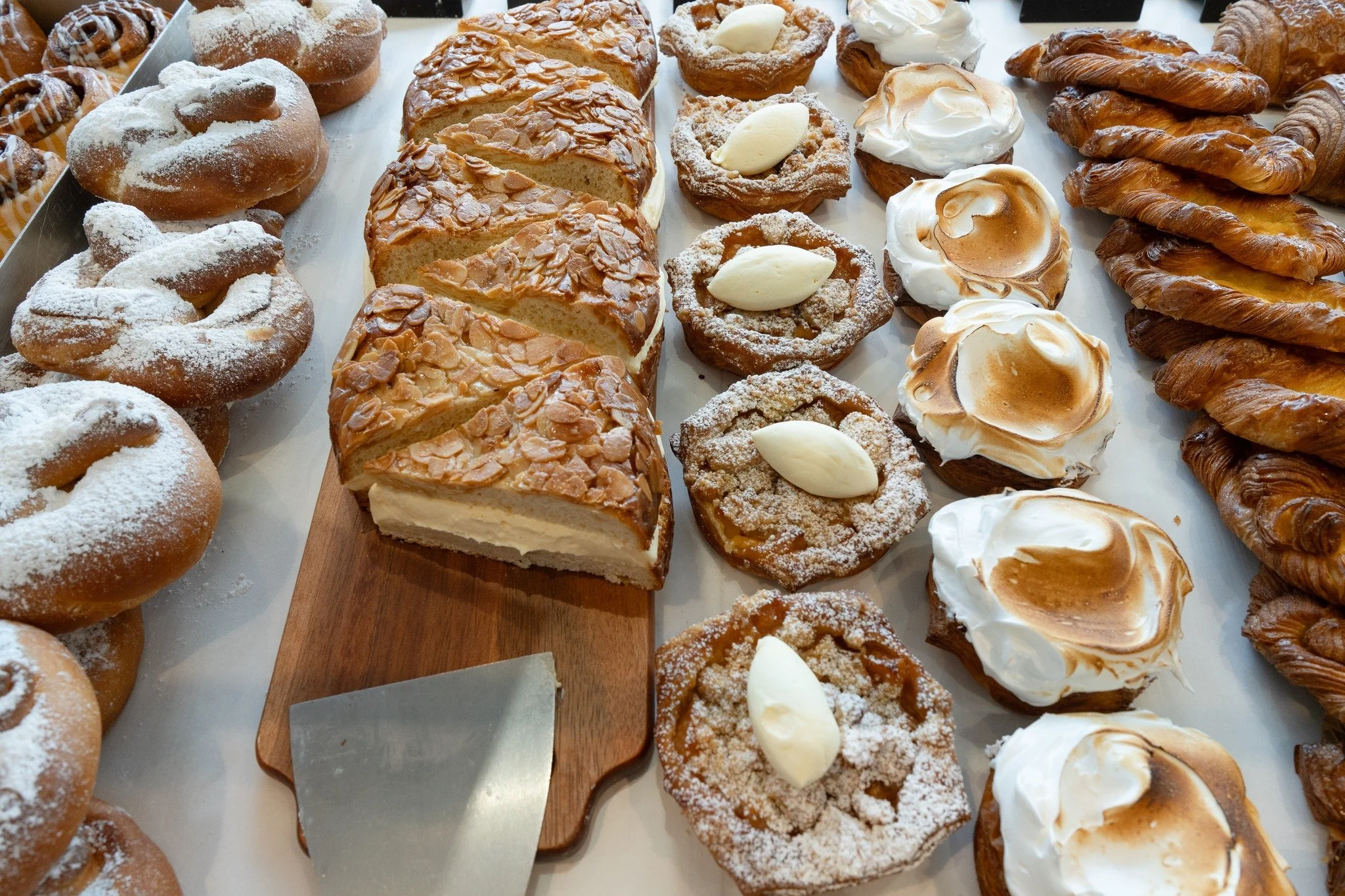 🥖☕ Saturday vibes at Butterken Bakery! We&rsquo;re staying open until 2:30pm (coffee off at 2pm!) so you&rsquo;ve got plenty of time to grab all your favourites.

From seeded sourdoughs to delicious apple crumbles, black forest danishes, flaky crois