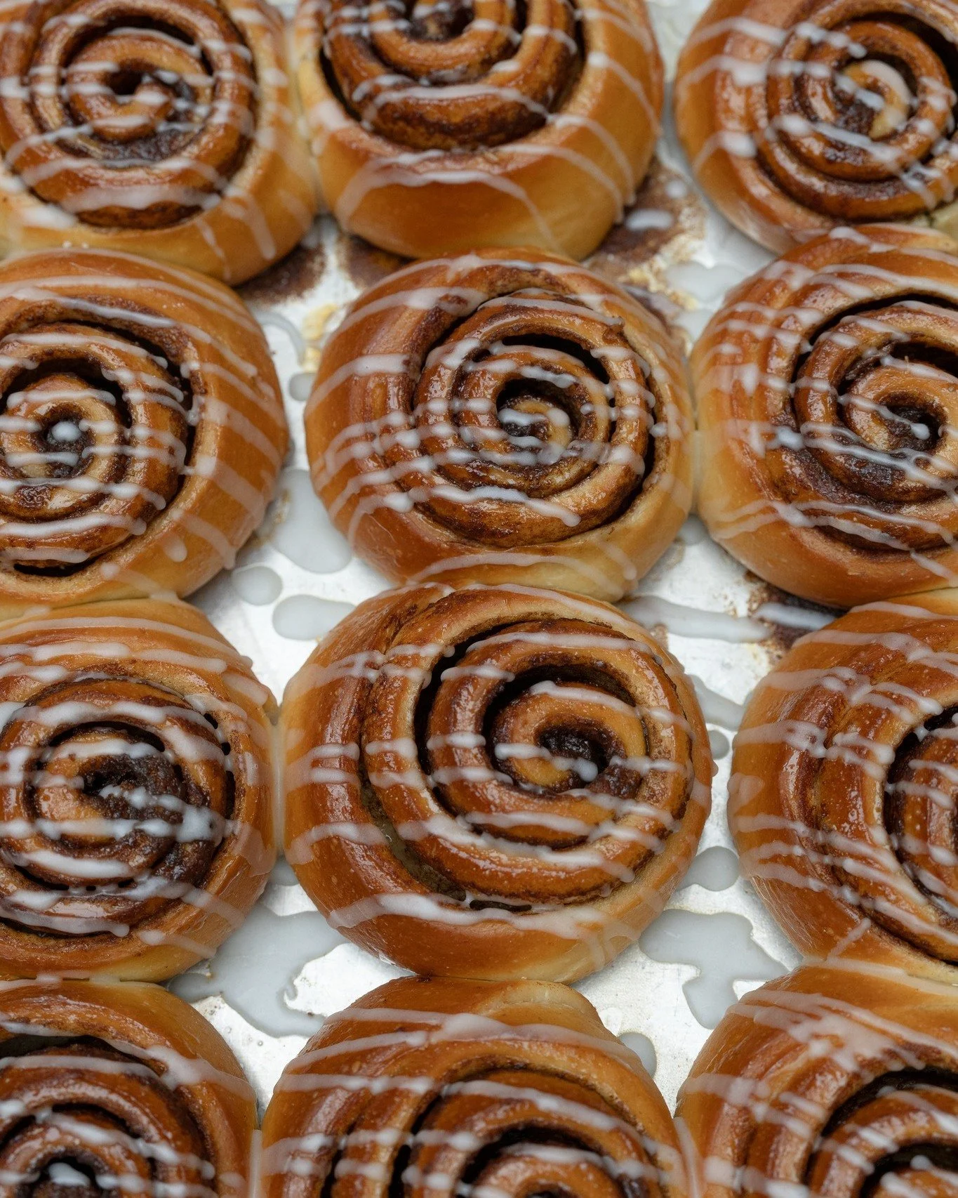 🔥 SATURDAY IS ON at Butterken Bakery! 🔥
We&rsquo;re open 8am&ndash;2:30pm today (Sat 11/10) and the ovens are HOT 🔥

🥐 Fresh sourdough straight from the oven 
🥨 Haus-made pretzels &ndash; golden, salty, and oh-so addictive
🥐 Flaky pastries, but