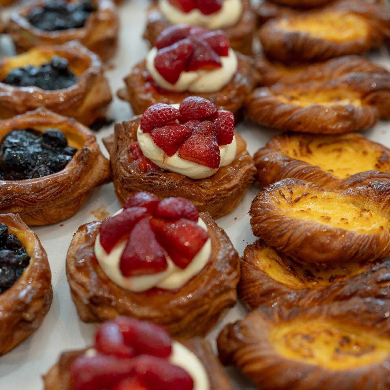 Get your buns in here 🥨☀️

We&rsquo;re fully stocked and baking all the good things today, and staying open until 2:30pm (Saturday 13/12)

Think:
🐝 Plenty of Bee Sting
🍞 Sourdough loaves
🥪 Fresh rolls
🍓 Strawberry Danish
🧀 Cheddar sticks
🥨 Pre