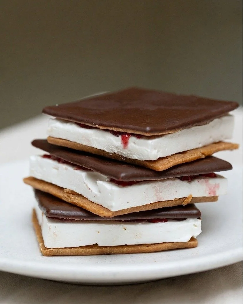 BLACK FOREST MARSHMALLOW COOKIE 🍒🍫

Picture this&hellip; 

Rich, nostalgic, and dangerously moreish.

Lightly spiced, house-made biscuits sandwich a pillowy marshmallow and tangy cherry jam, all wrapped in 62% dark chocolate. Worth every crumb.

Ou