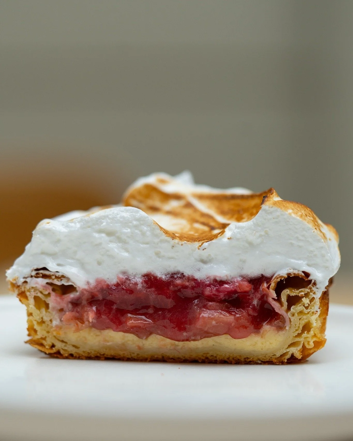 🥐💗✨ HAVE YOU TRIED OUR NEW RHUBARB MERINGUE DANISH? 

This beauty is made with our flaky, buttery organic pastry, generously filled with silky custard and our fresh house-made rhubarb compote, then topped with delicate toasted meringue💗

Buttery. 