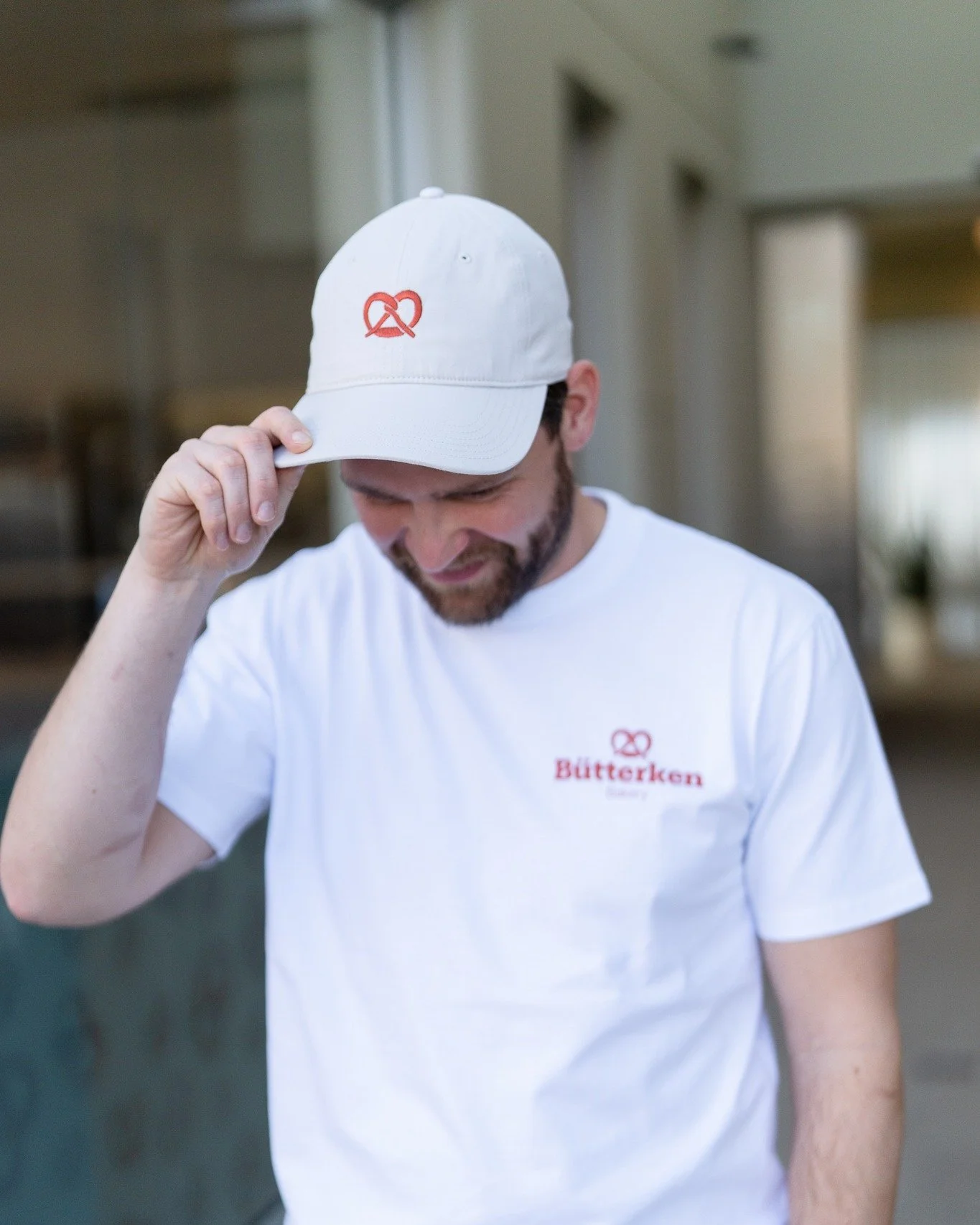 The official uniform for bread lovers.

They're chic, they're fun, they're functional. 

Whether you're grabbing your morning coffee, heading to the beach, or picking up a fresh loaf of delicious sourdough, the Butterken Cap has you covered.

Loved b