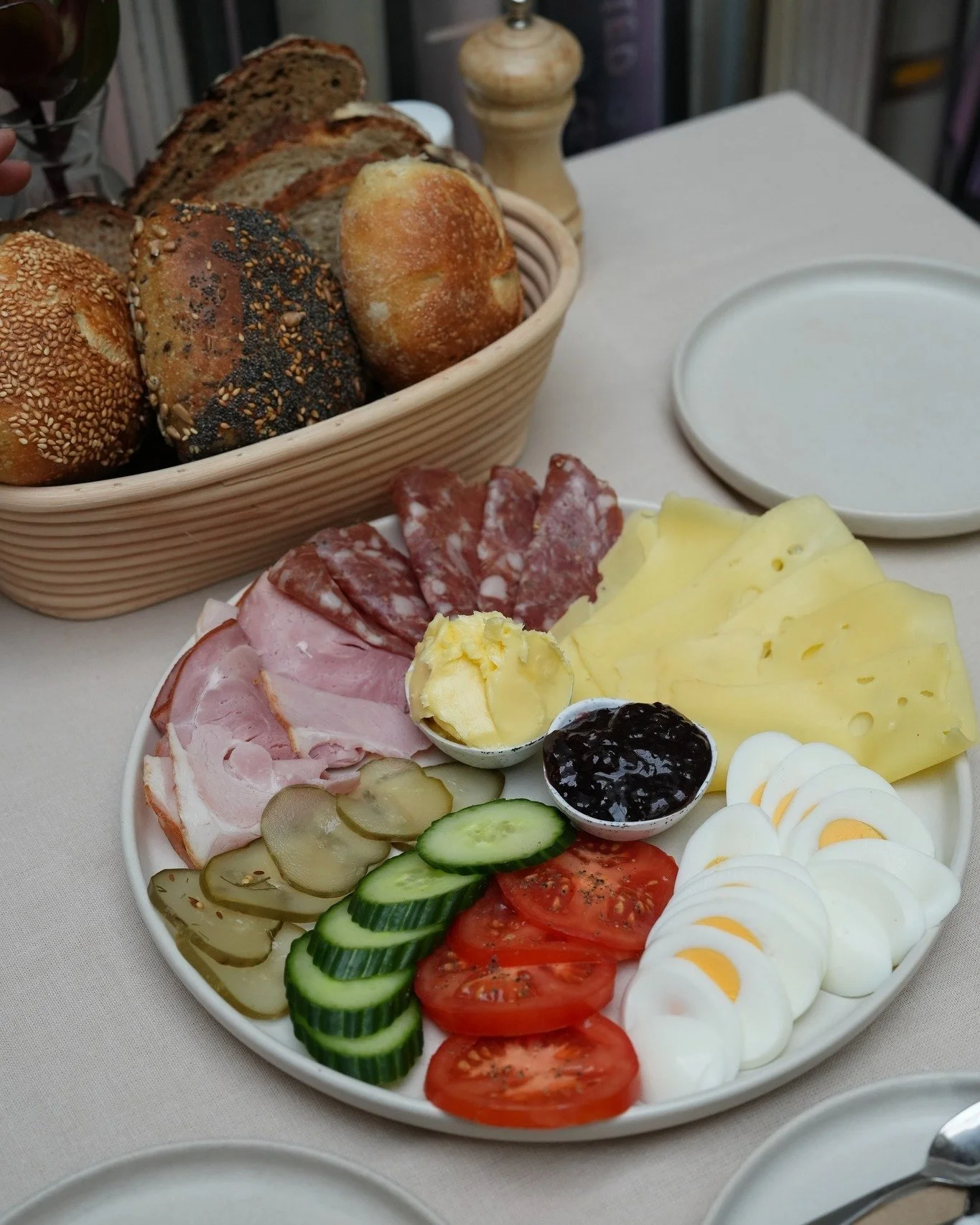 Dine in on a German tradition at Butterken. 🍽️

Brotzeit translates from German as "bread time". It is a traditional German custom of stopping for a hearty, casual snack or light meal consisting of fresh bread, cold meats, cheeses, pickles