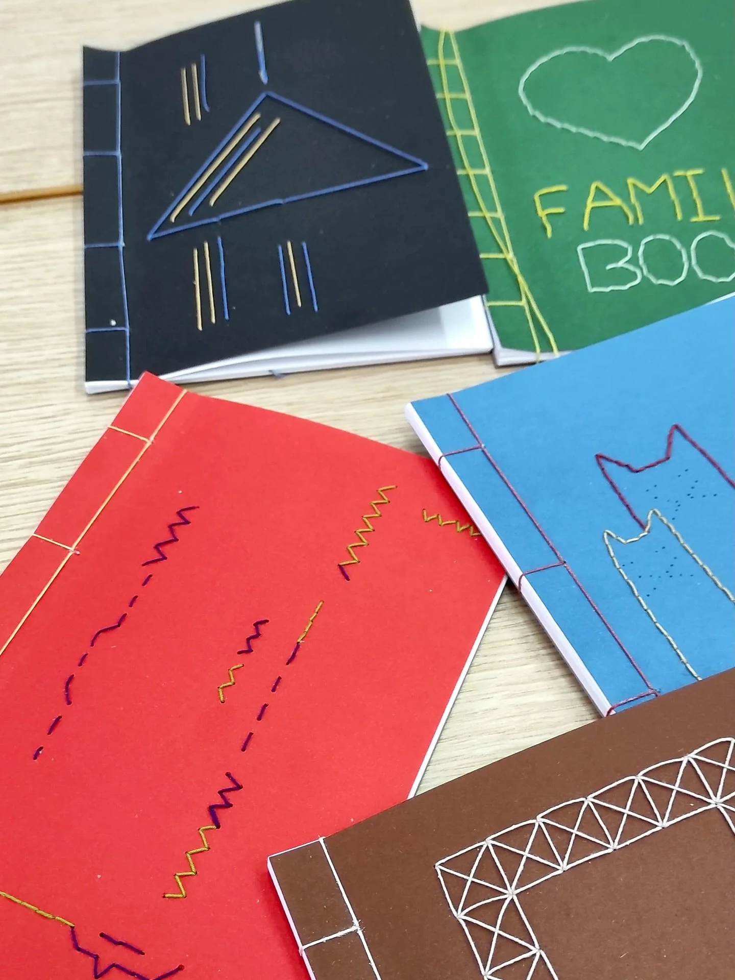 O workshop do &uacute;ltimo s&aacute;bado com a @ohmybinding foi assim ✨

Muito obrigada a todos os participantes!
Visita o nosso website para conheceres as datas dos pr&oacute;ximos workshops!