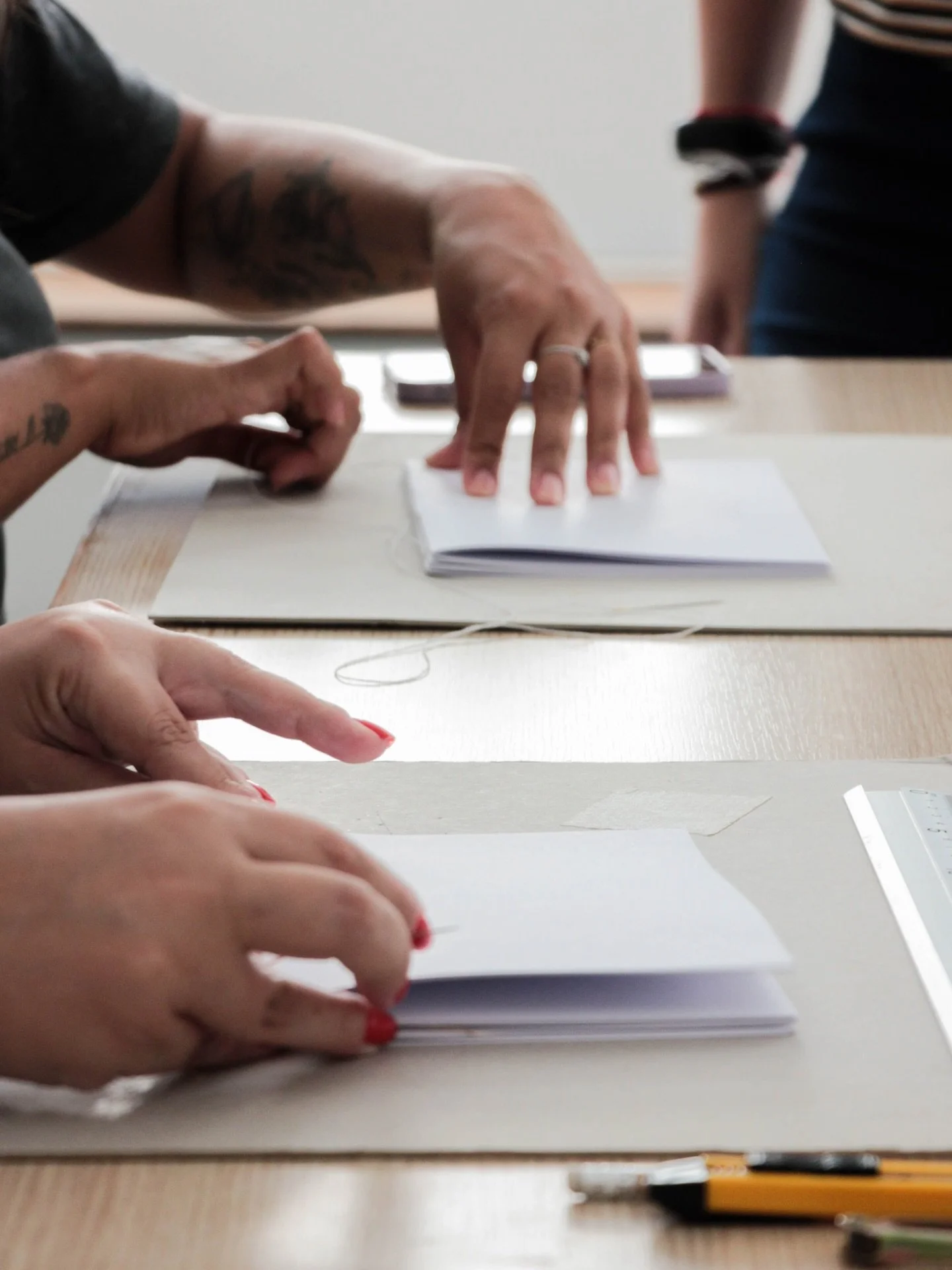 &Uacute;ltimos dias para inscri&ccedil;&otilde;es no pr&oacute;ximo workshop de Encaderna&ccedil;&atilde;o Portuguesa! Vai ser j&aacute; este s&aacute;bado e n&atilde;o iremos repetir durante v&aacute;rios meses, por isso aproveitem! As vagas j&aacut