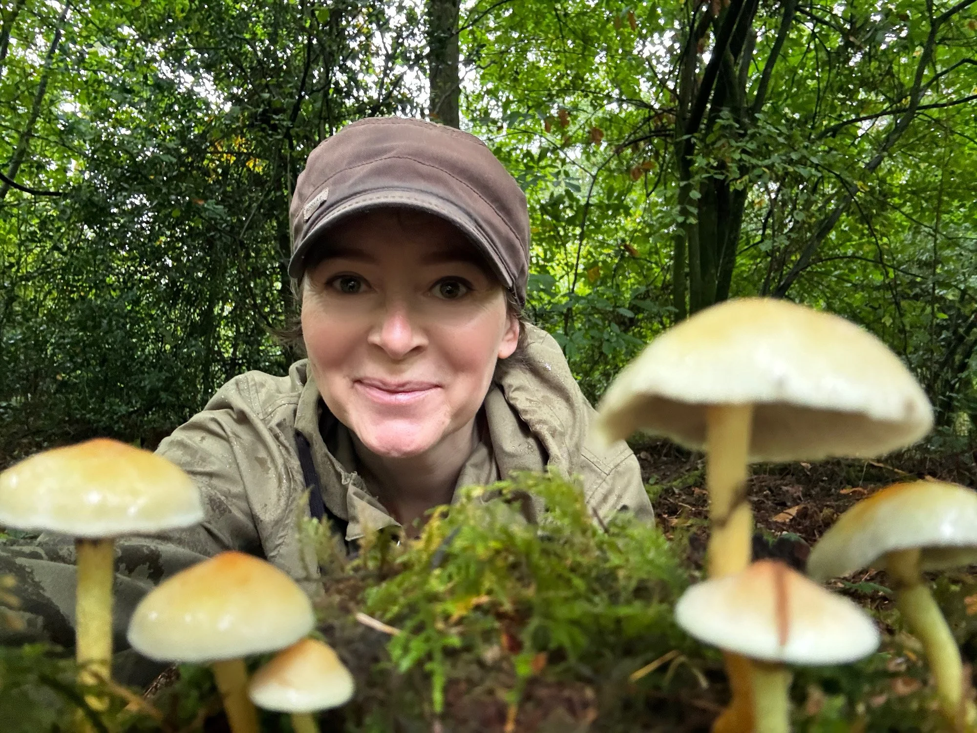 Rachel-and-Sulfur-Tuft-fungi.JPG