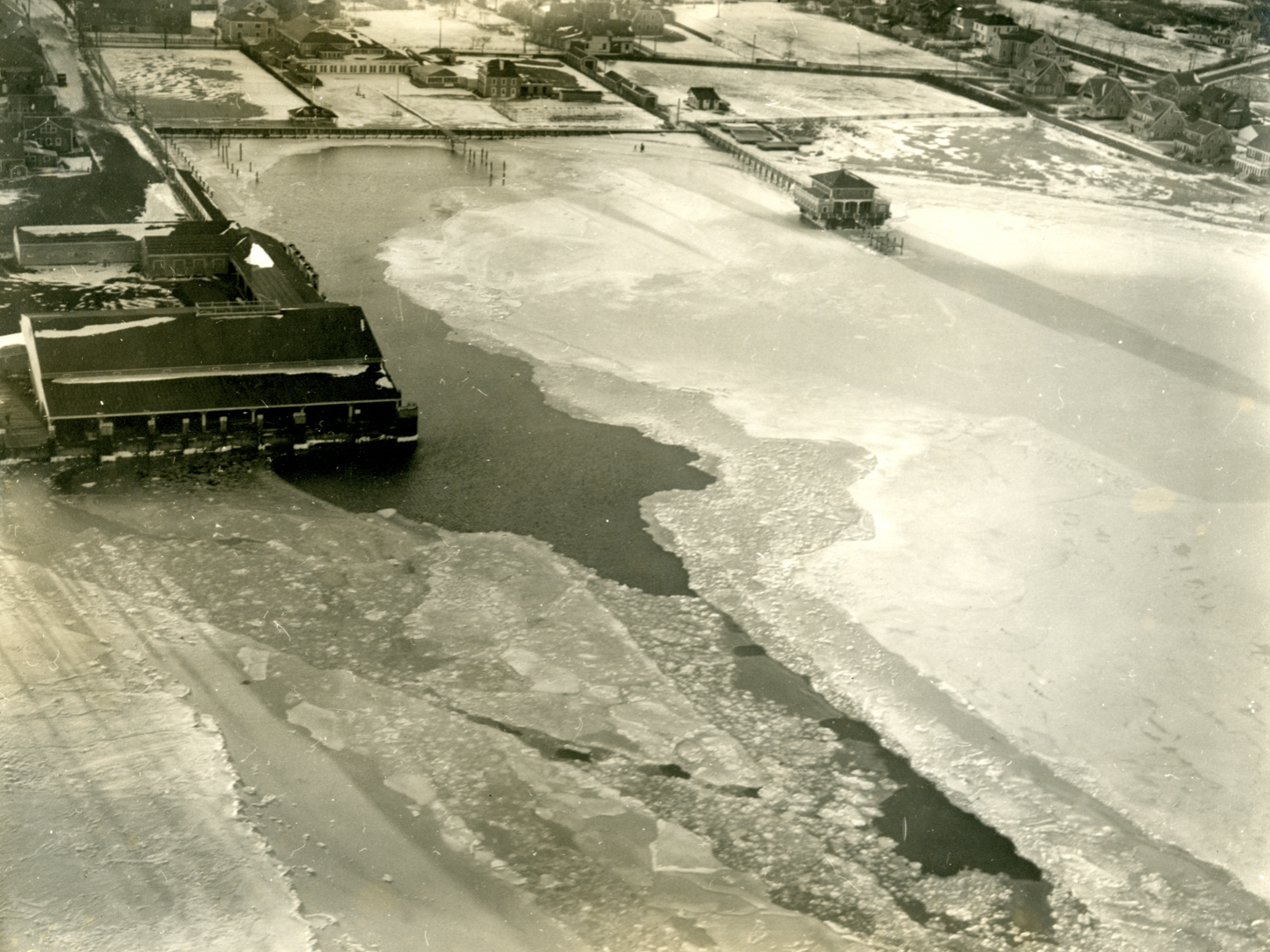 freeze up steamship NHA 1940s.png