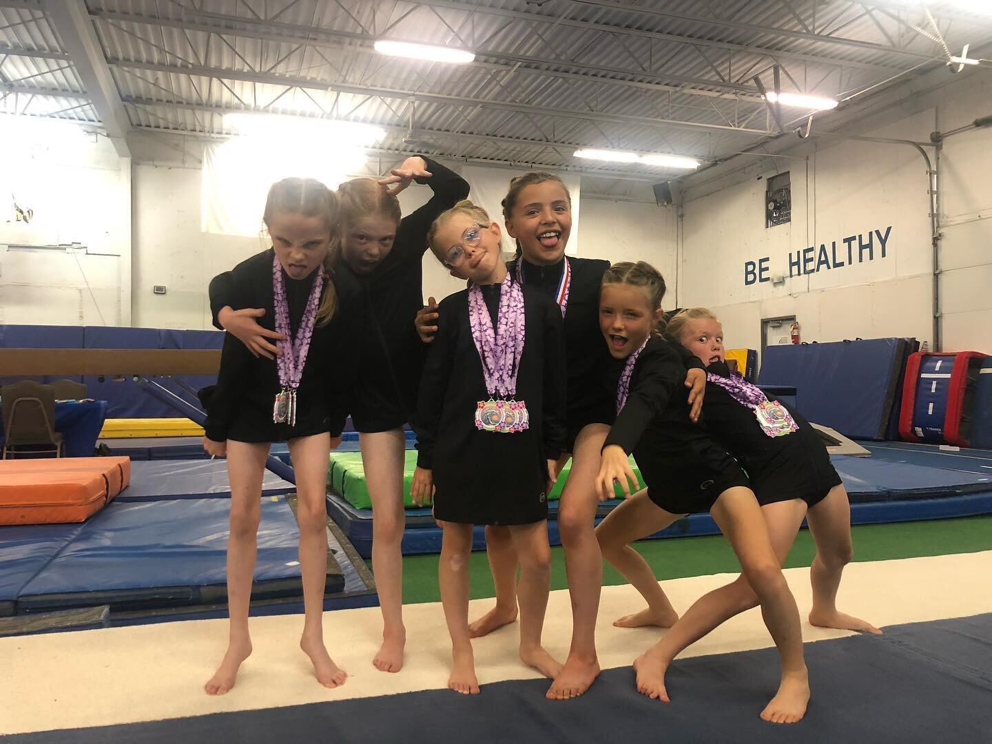 The Bronze team did awesome at their meet today!! Shout out to Arlow for winning 1st place on Vault!! 

#arkvalleyathletics #xcel #bronze