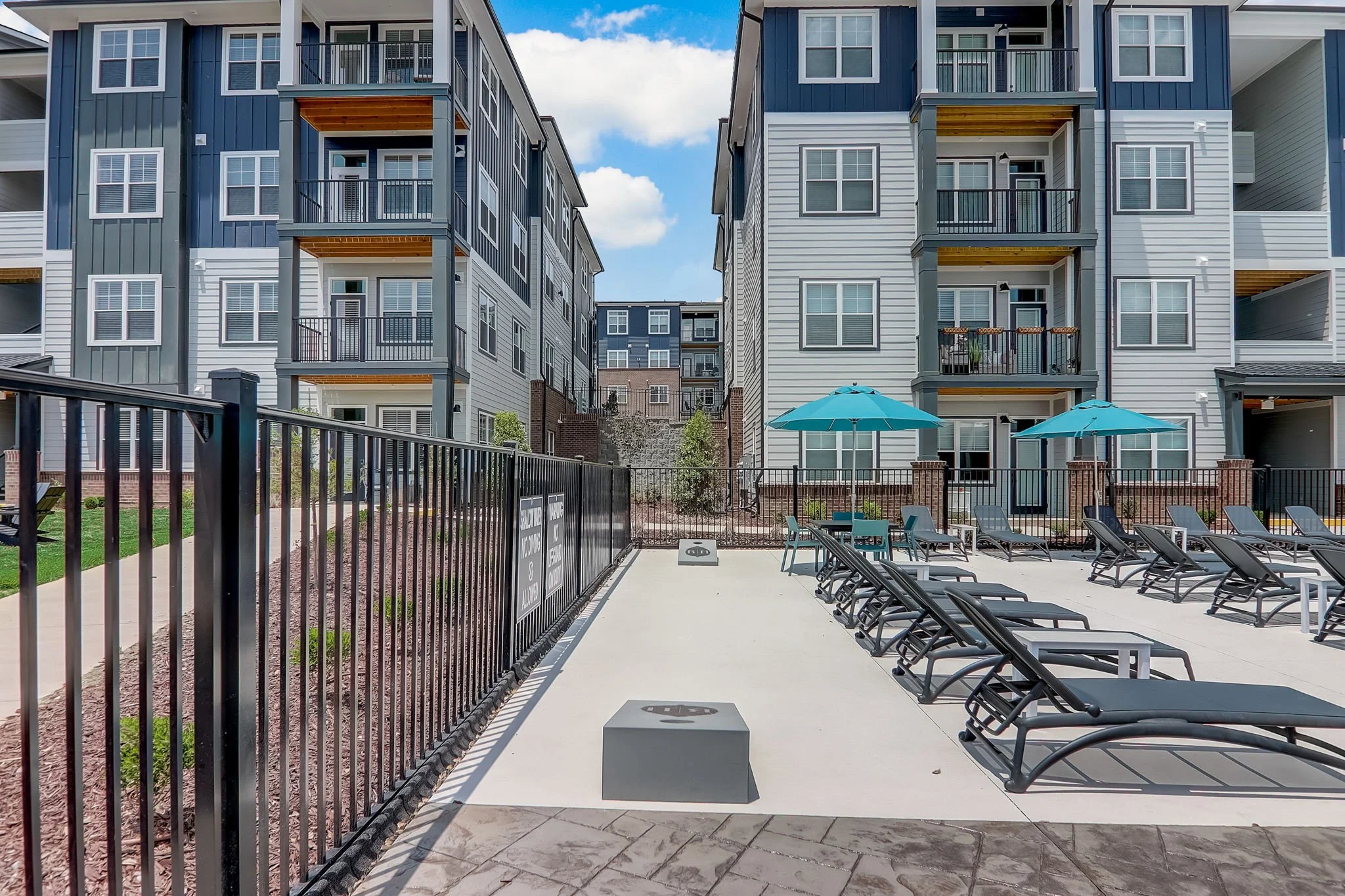 13-web-or-mls-Featherdown Wy Amenities-013 copy.jpg