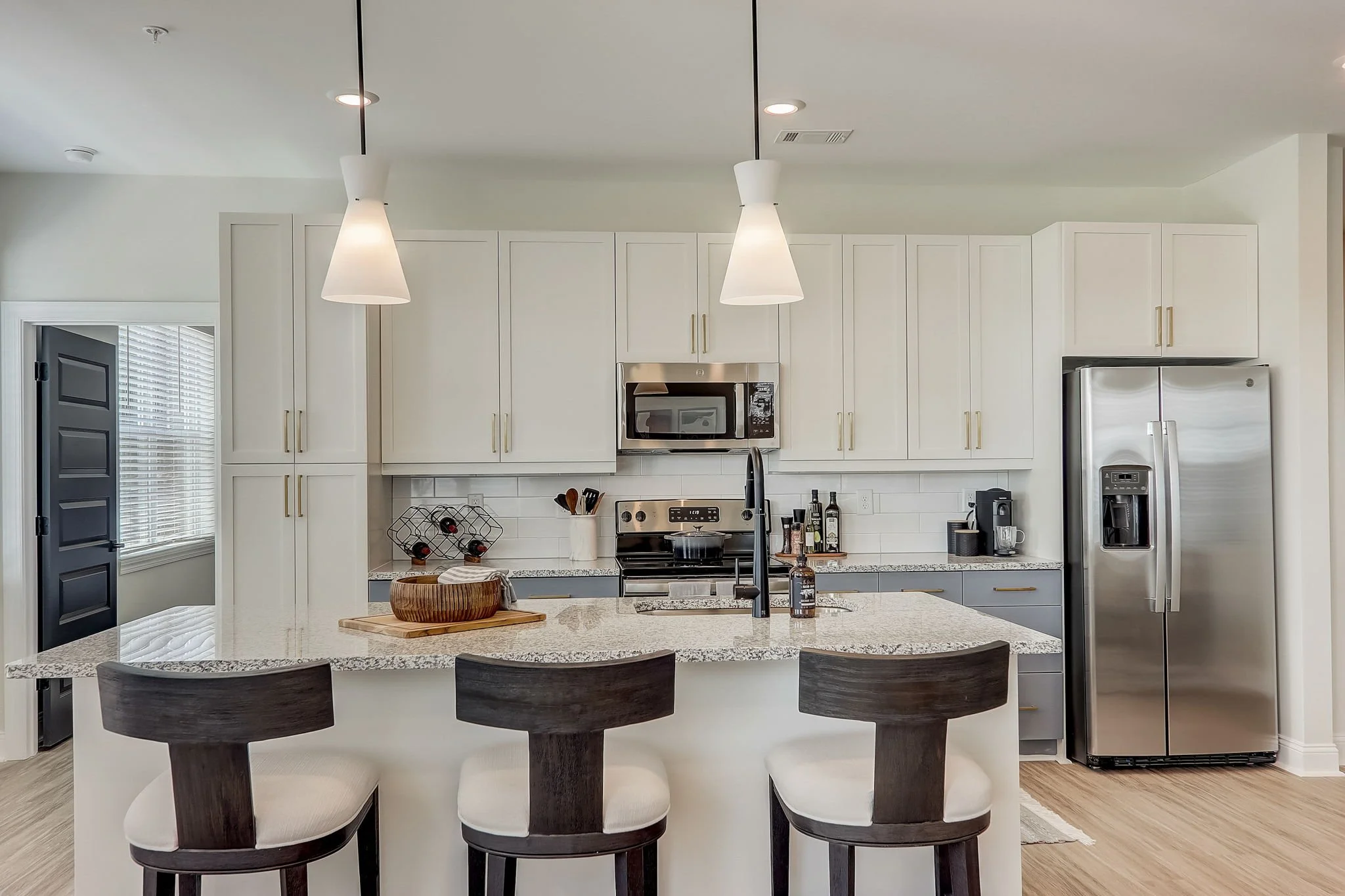 26-web-or-mls-Featherdown Wy Model Unit-005 copy.jpg