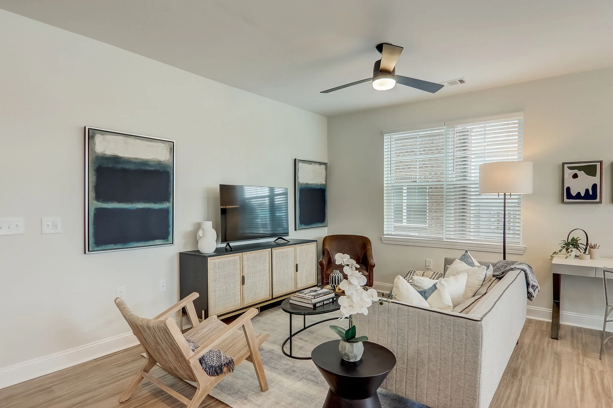 24-web-or-mls-Featherdown Wy Model Unit-003 copy.jpg