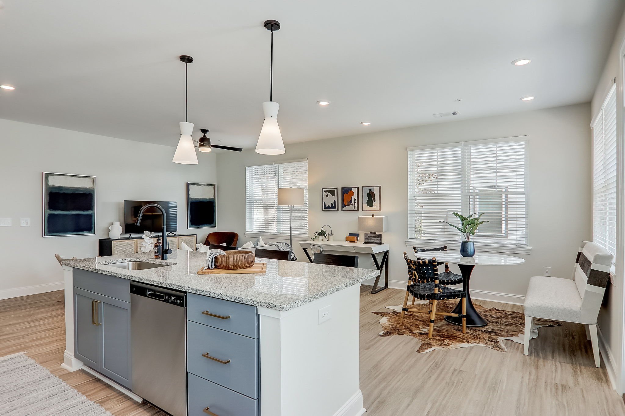 27-web-or-mls-Featherdown Wy Model Unit-006 copy.jpg