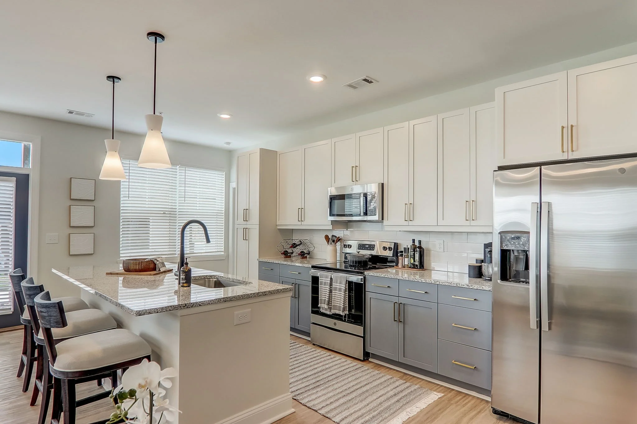 29-web-or-mls-Featherdown Wy Model Unit-008 copy.jpg