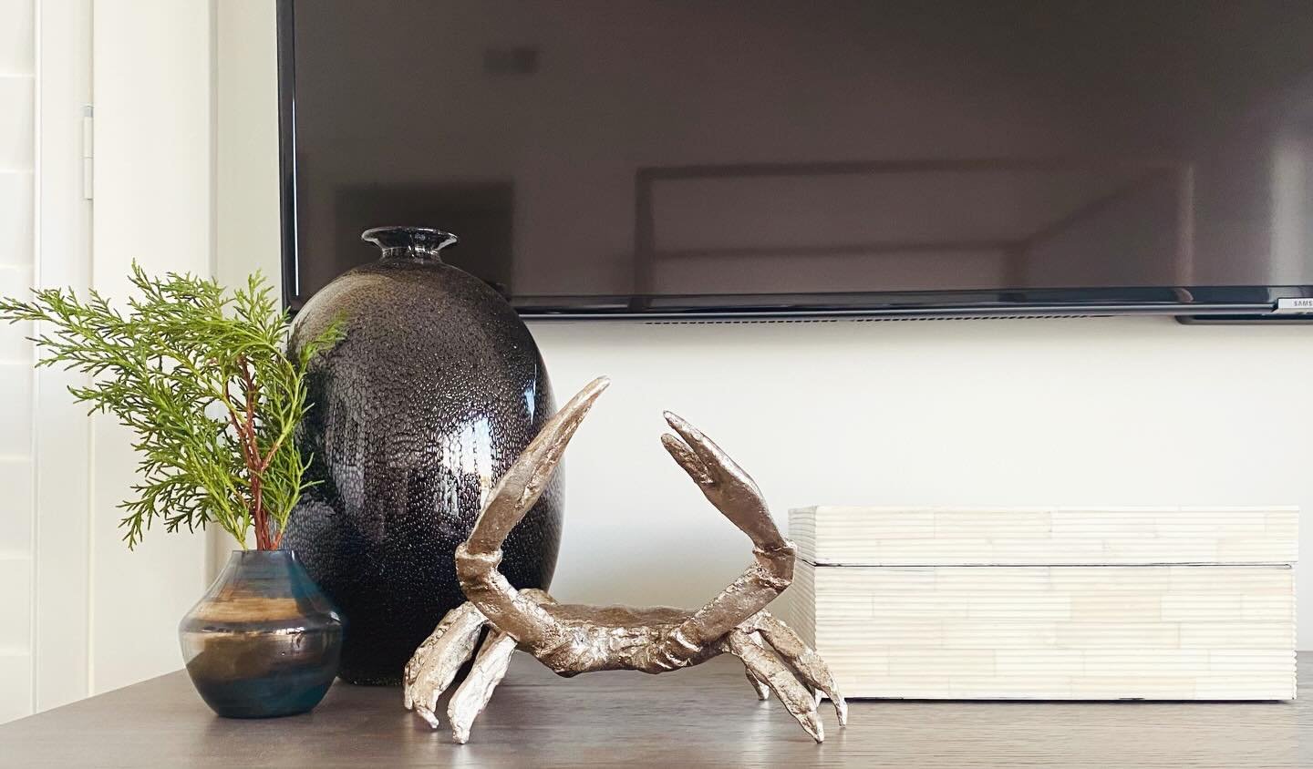 Little visual break - how cute is this silver crab?? I love tucking little creatures around. Playful, but not childish. A beautiful piece? Yes. Still fun? Also yes. 

Oh and - #dismantleice - start over.